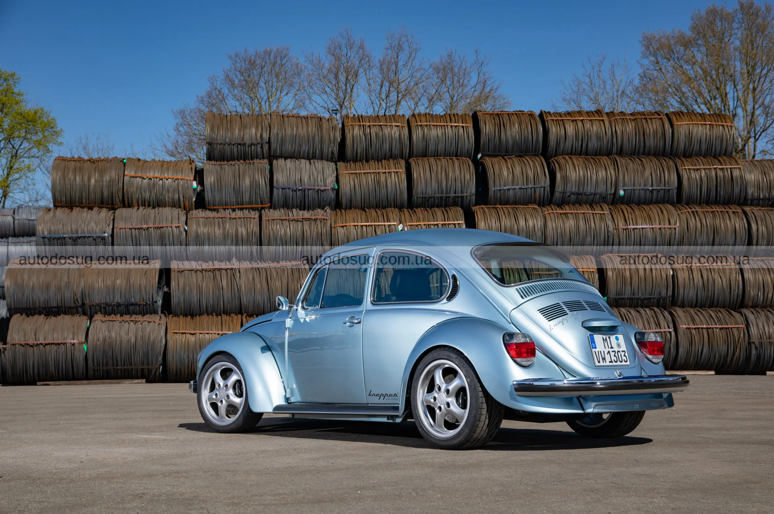 Класичний VW Beetle приховує двигун Tesla та акумуляторну батарею Porsche