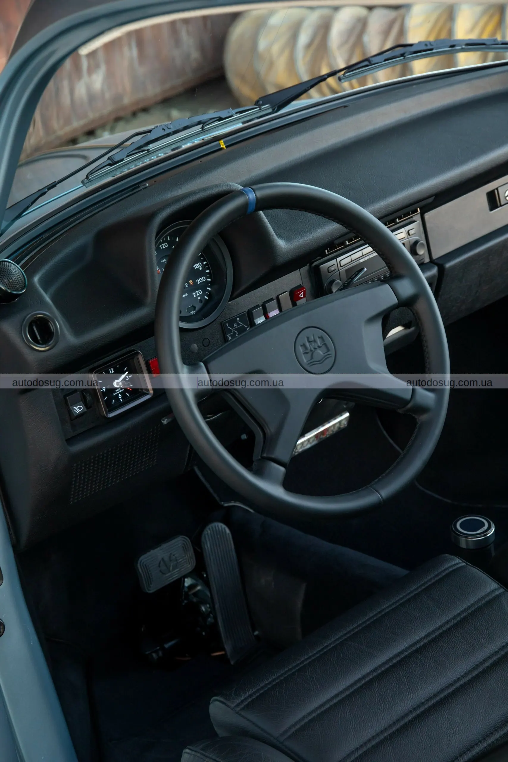 Класичний VW Beetle приховує двигун Tesla та акумуляторну батарею Porsche