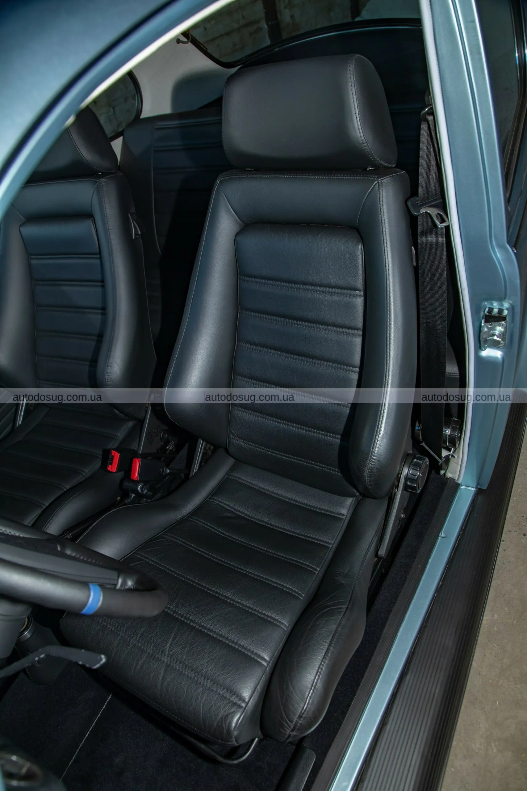 Класичний VW Beetle приховує двигун Tesla та акумуляторну батарею Porsche