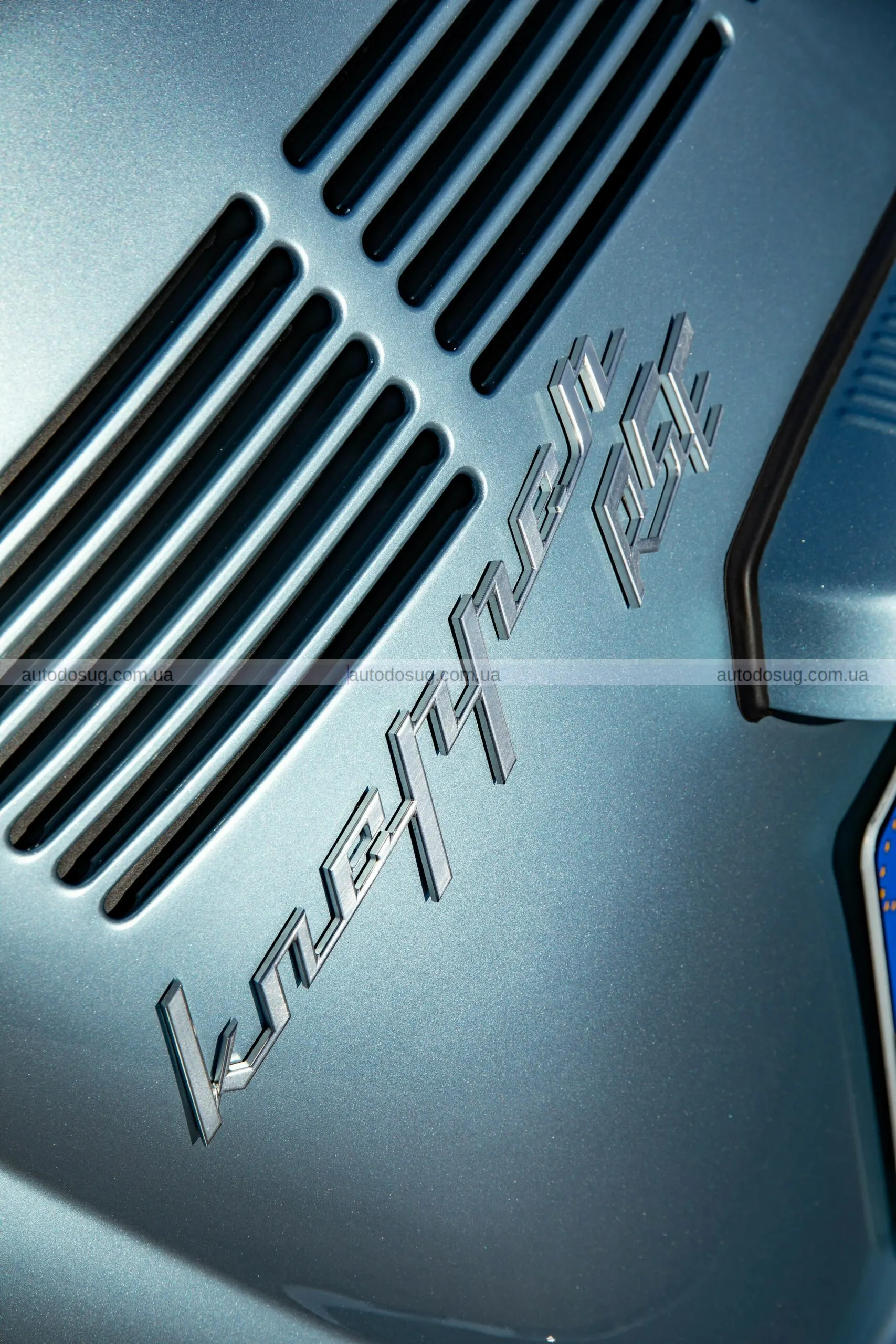 Класичний VW Beetle приховує двигун Tesla та акумуляторну батарею Porsche