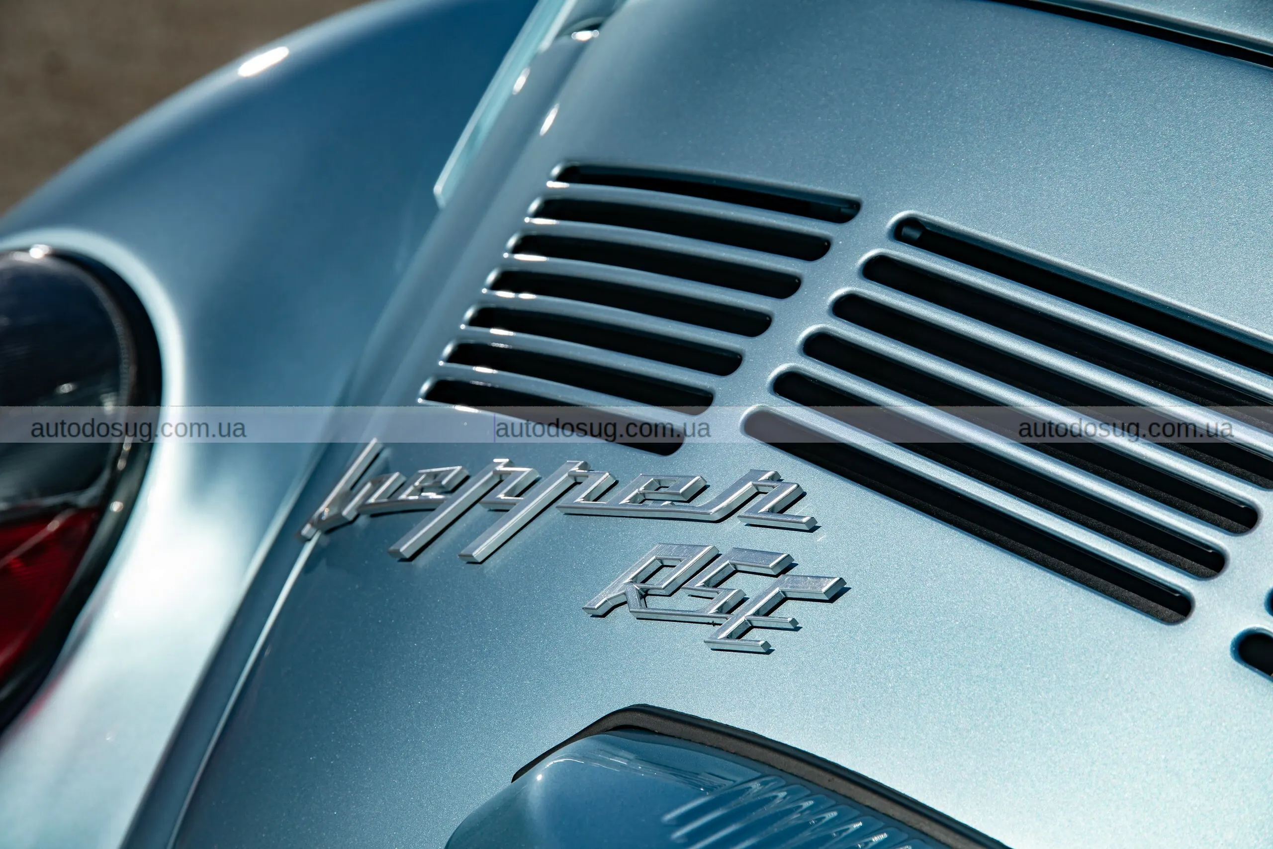 Класичний VW Beetle приховує двигун Tesla та акумуляторну батарею Porsche