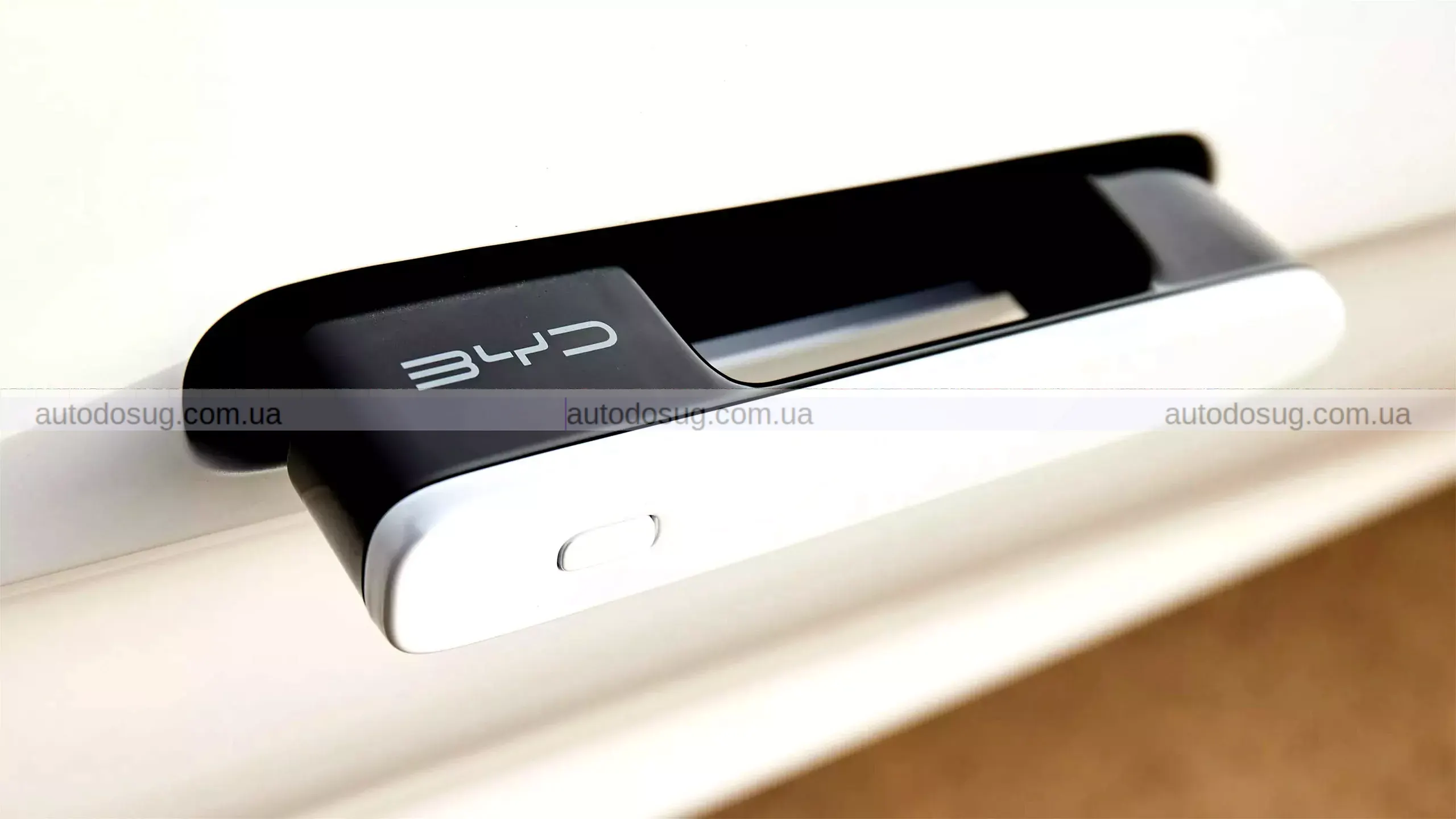 Китай забороняє дверні ручки в стилі Tesla