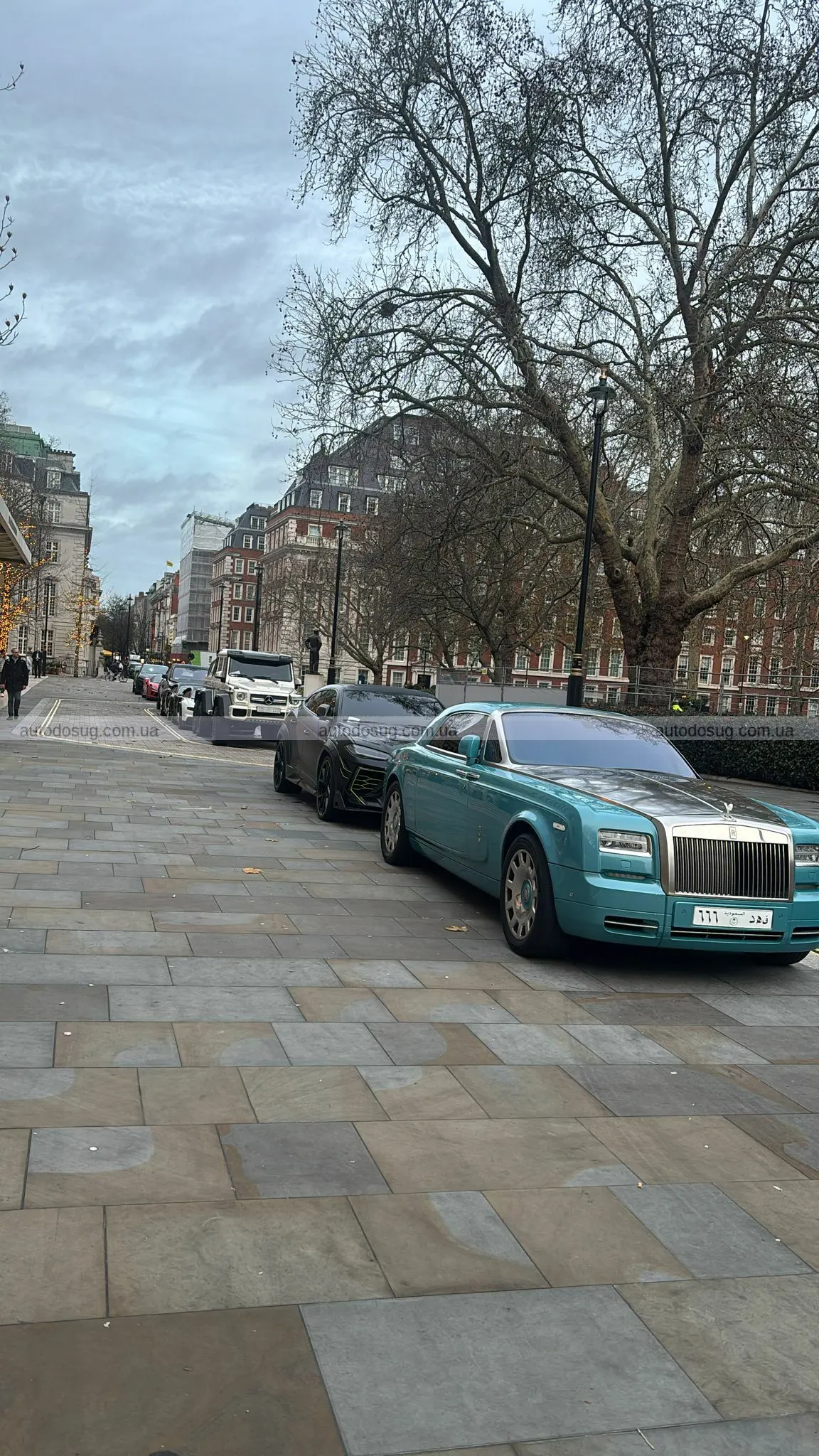 Лондону набридло, що іноземні мільйонери уникають штрафів, тому він евакуює їхні екзотичні автомобілі