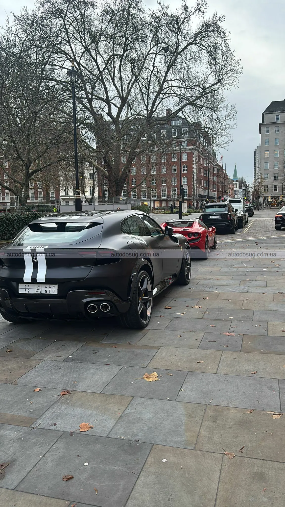 Лондону набридло, що іноземні мільйонери уникають штрафів, тому він евакуює їхні екзотичні автомобілі