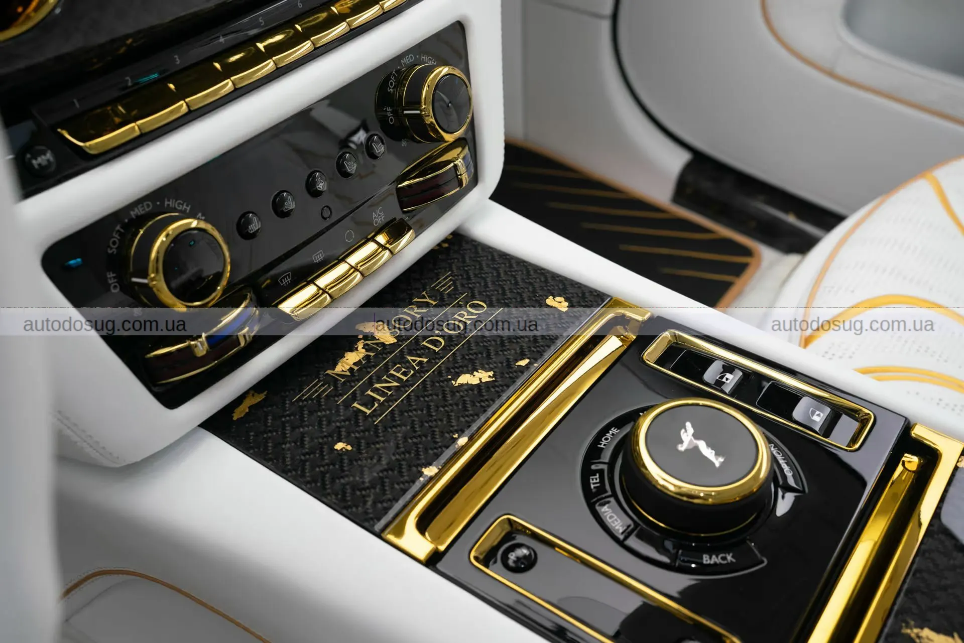 Mansory додав зовнішні динаміки, бо EV був надто тихим