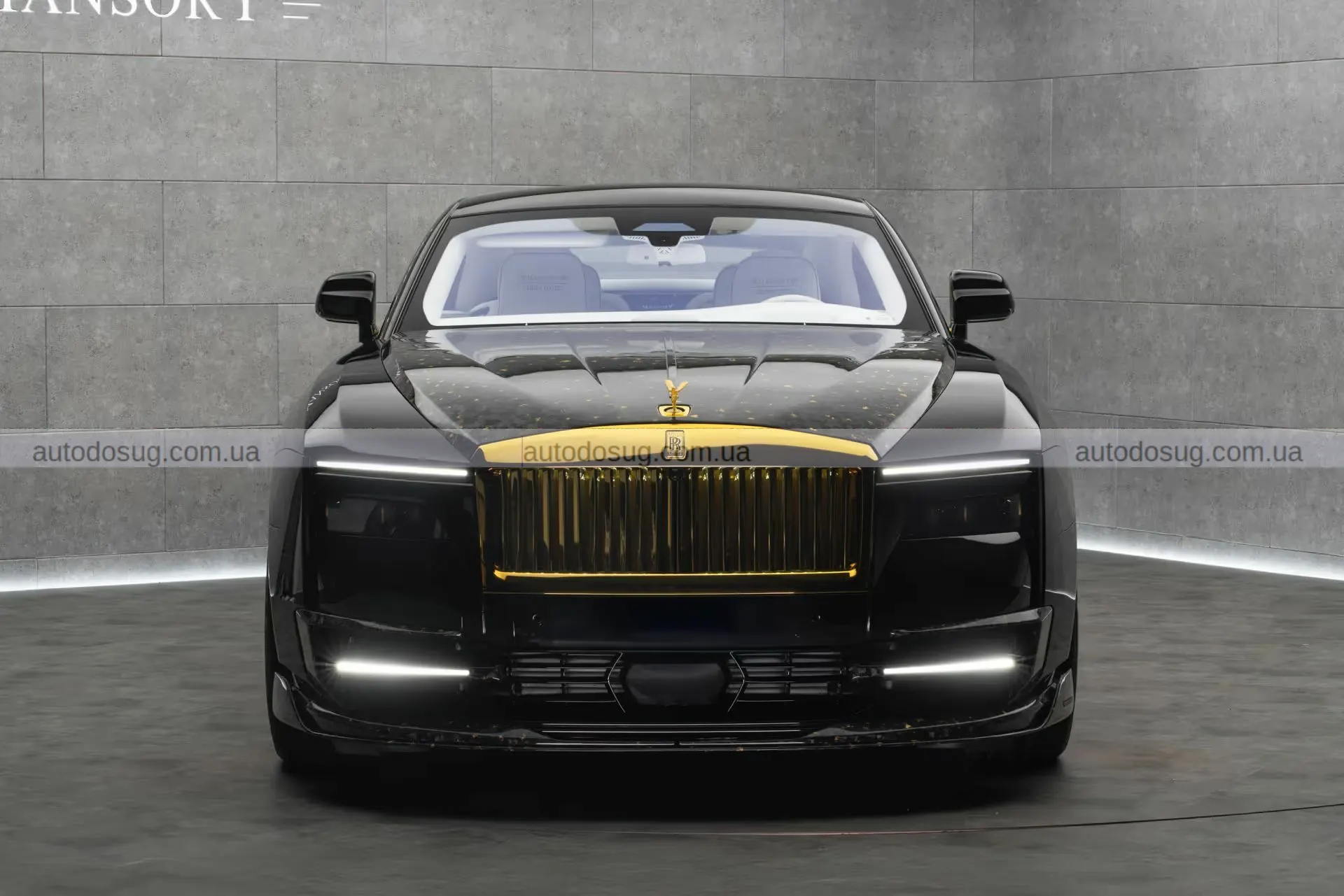 Mansory додав зовнішні динаміки, бо EV був надто тихим