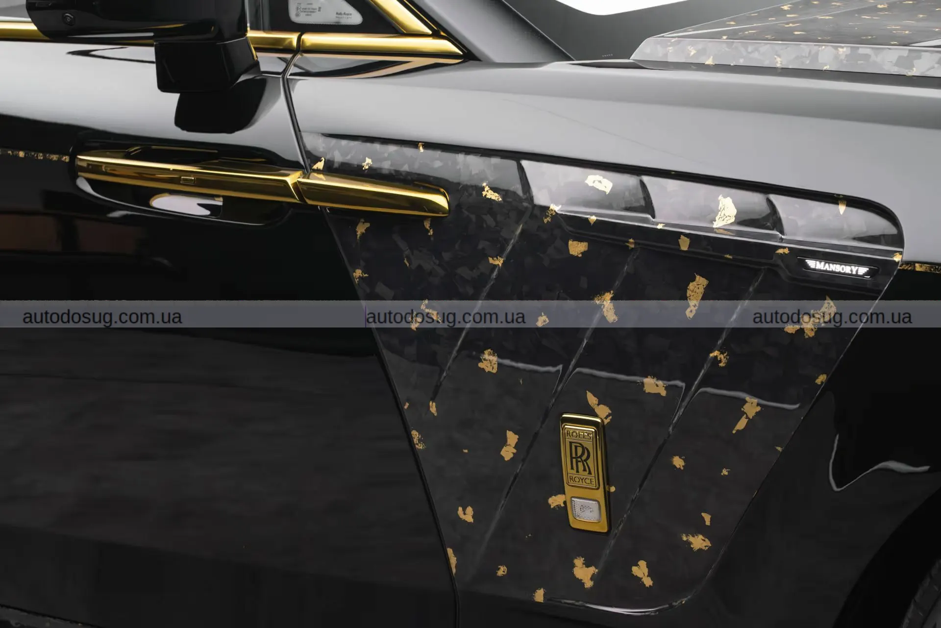 Mansory додав зовнішні динаміки, бо EV був надто тихим