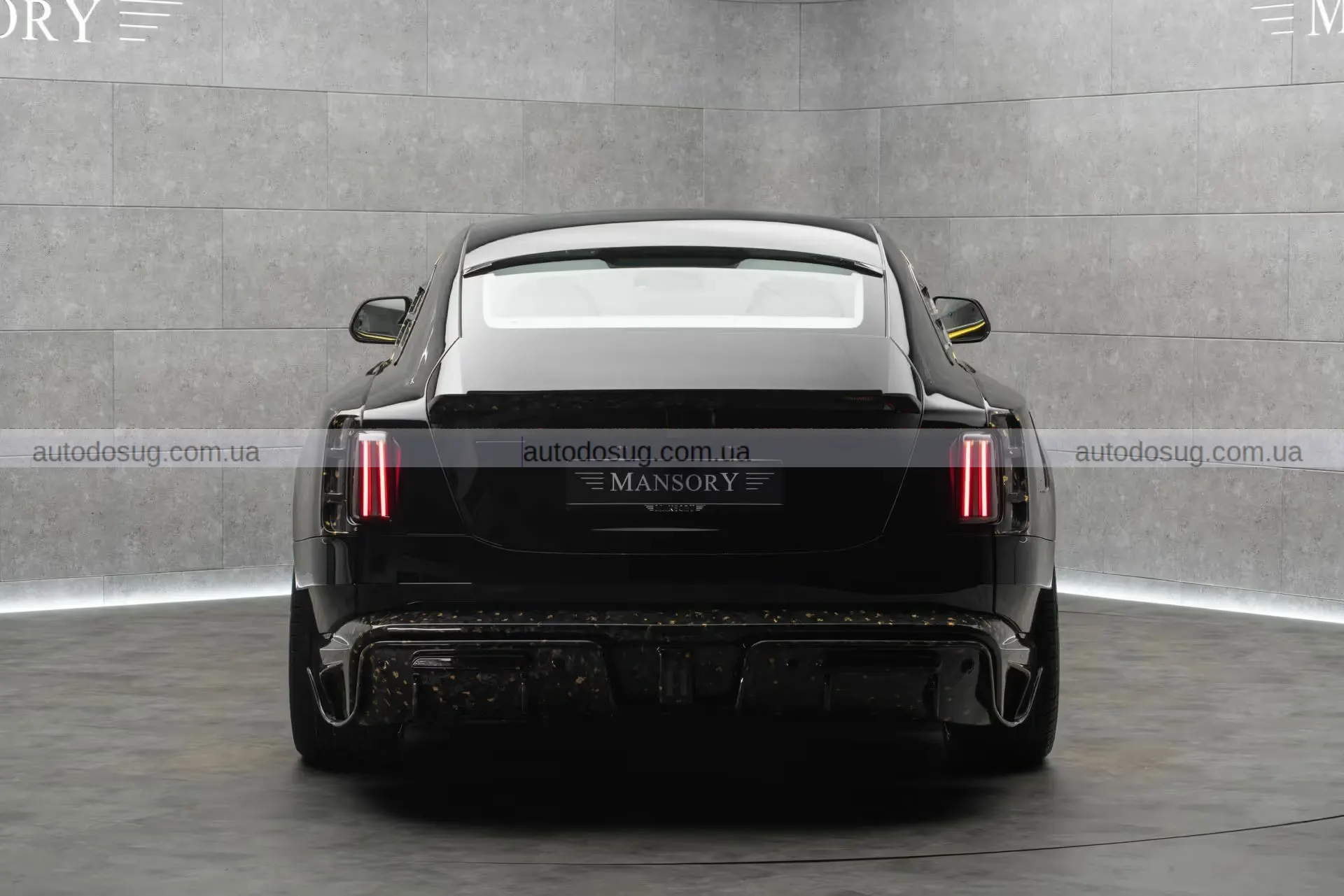 Mansory додав зовнішні динаміки, бо EV був надто тихим