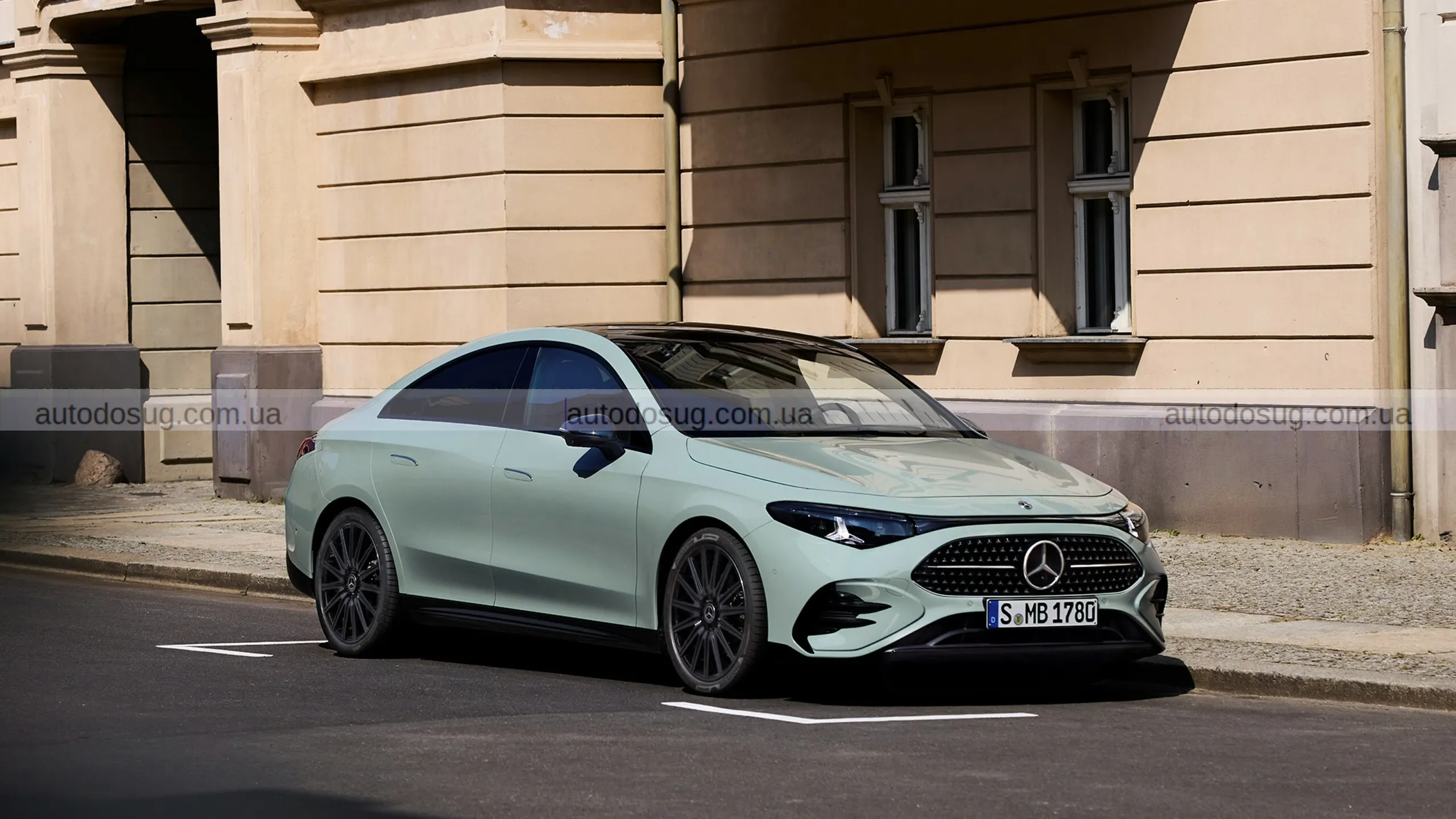 Mercedes презентував CLA Hybrid з не зовсім німецьким серцем