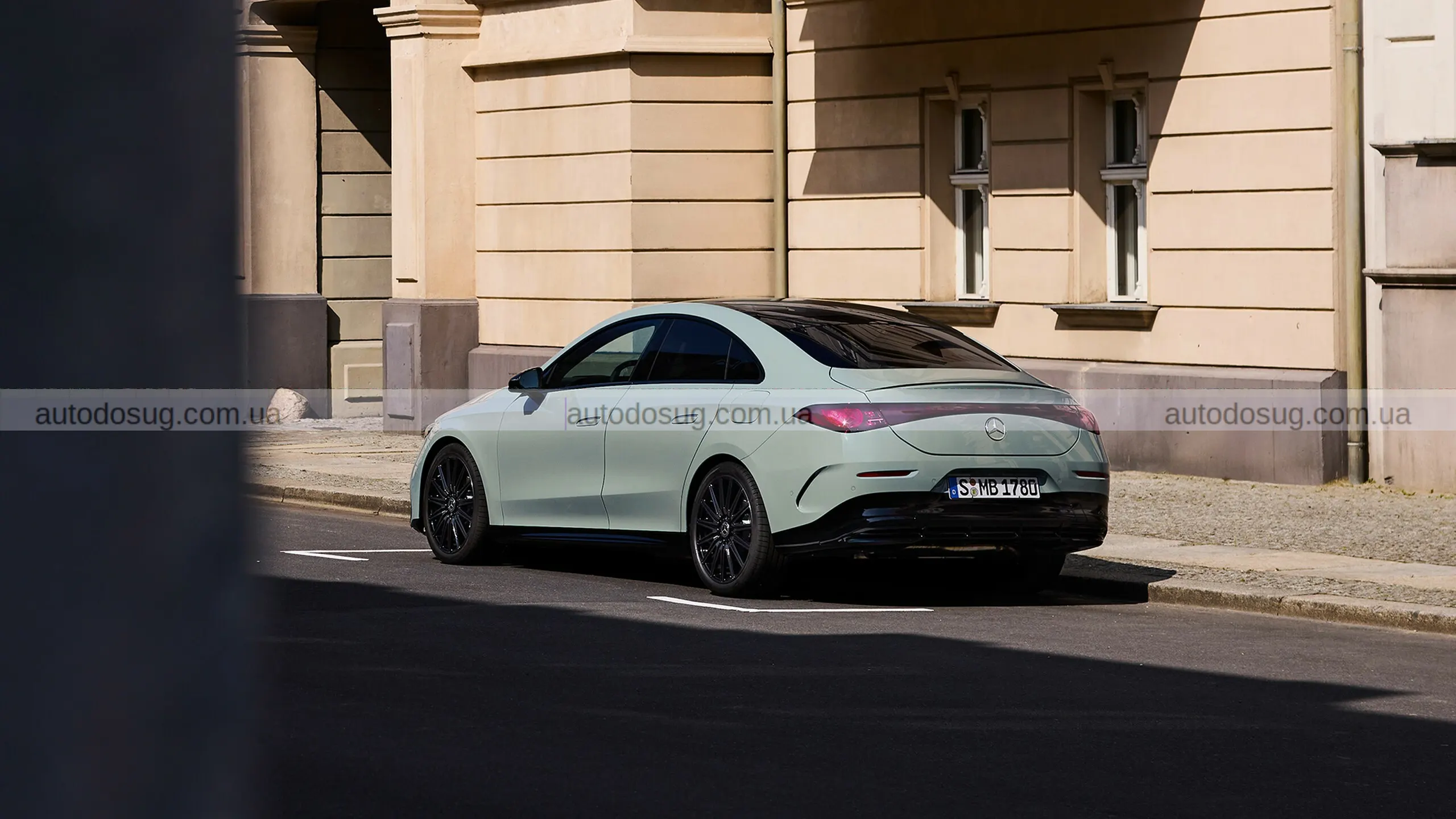 Mercedes презентував CLA Hybrid з не зовсім німецьким серцем