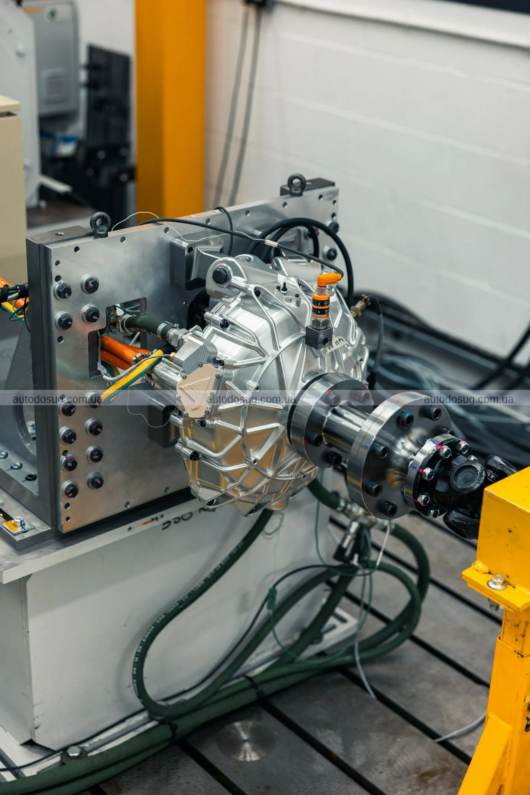 Mercedes стверджує, що його нова технологія електромобілів відмовиться від задніх гальм