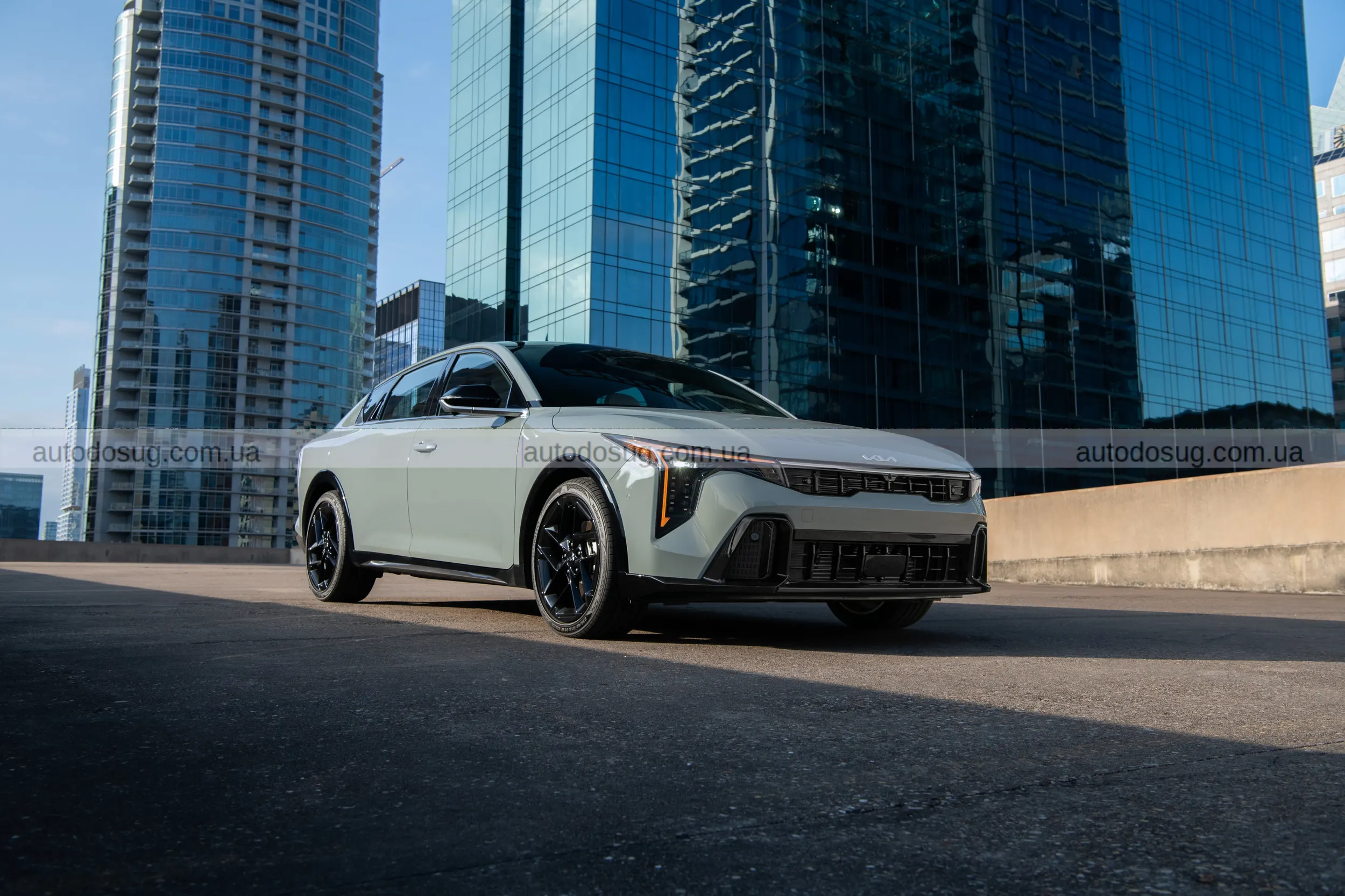 Найпопулярніший седан Kia K4 став трохи дорожчим у 2026 модельному році