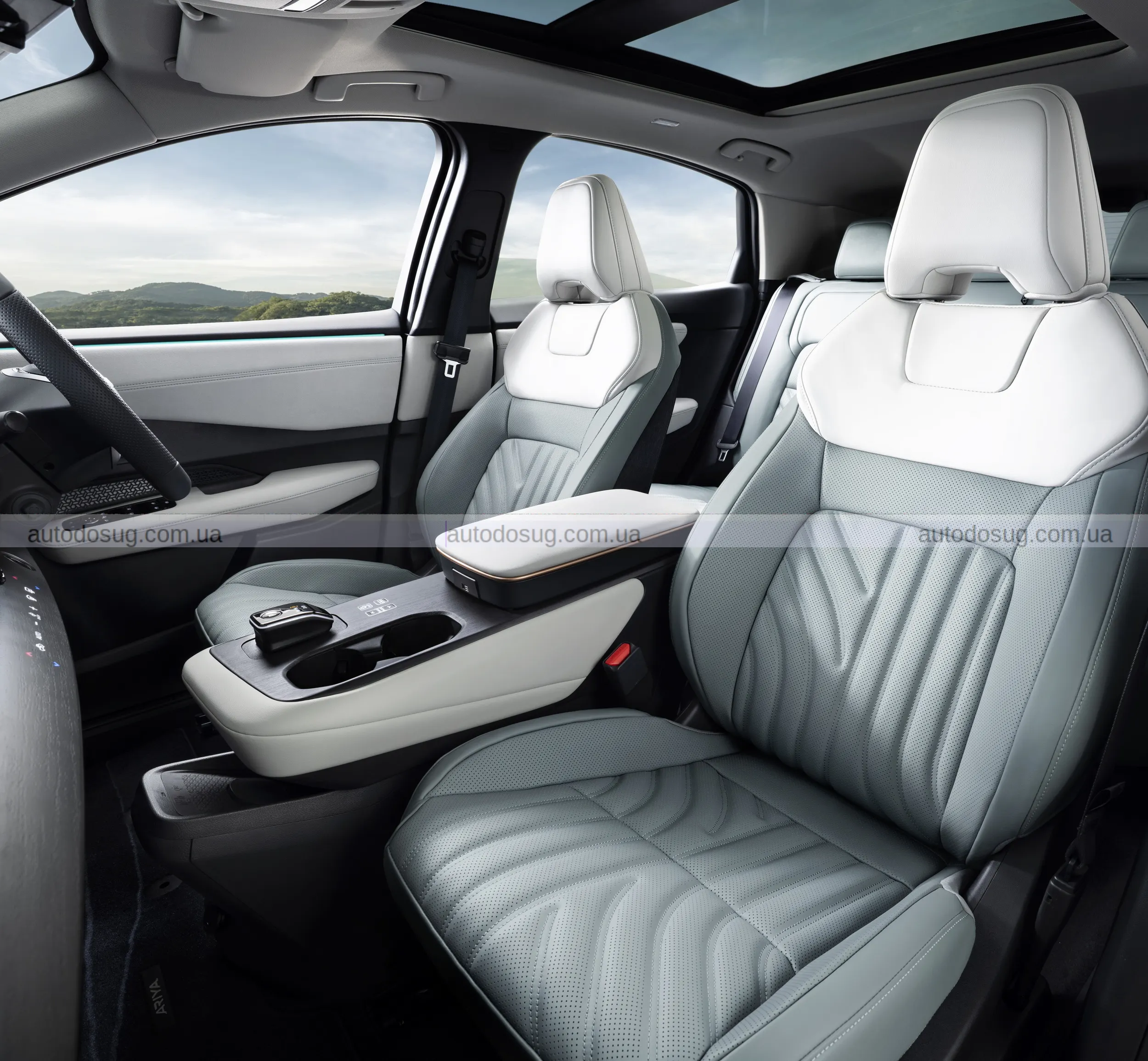 Nissan Ariya отримує новий ніс, колеса та оновлені кольори