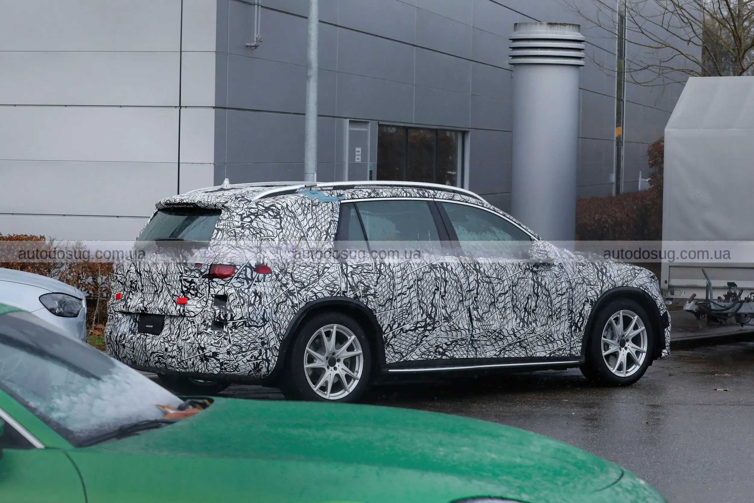 Новий Mercedes GLC EQ більше не зупиняється на двох рядах сидінь