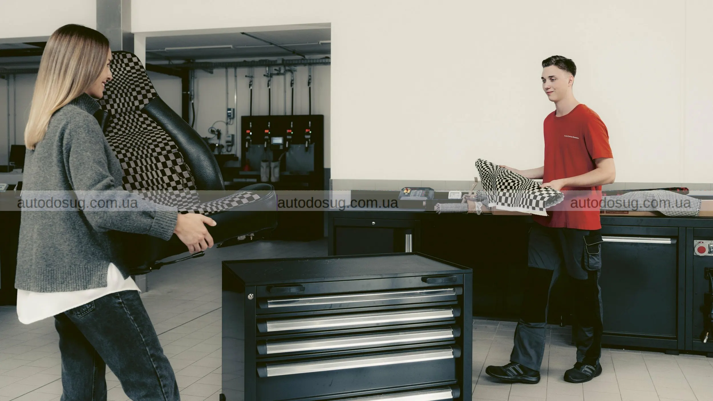 Porsche повертає свої найдикіші тканини сидінь