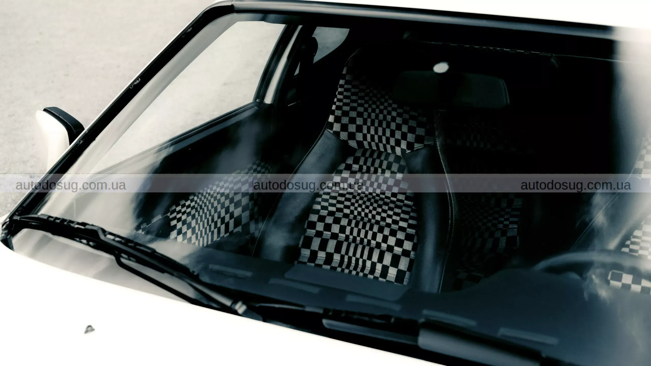 Porsche повертає свої найдикіші тканини сидінь