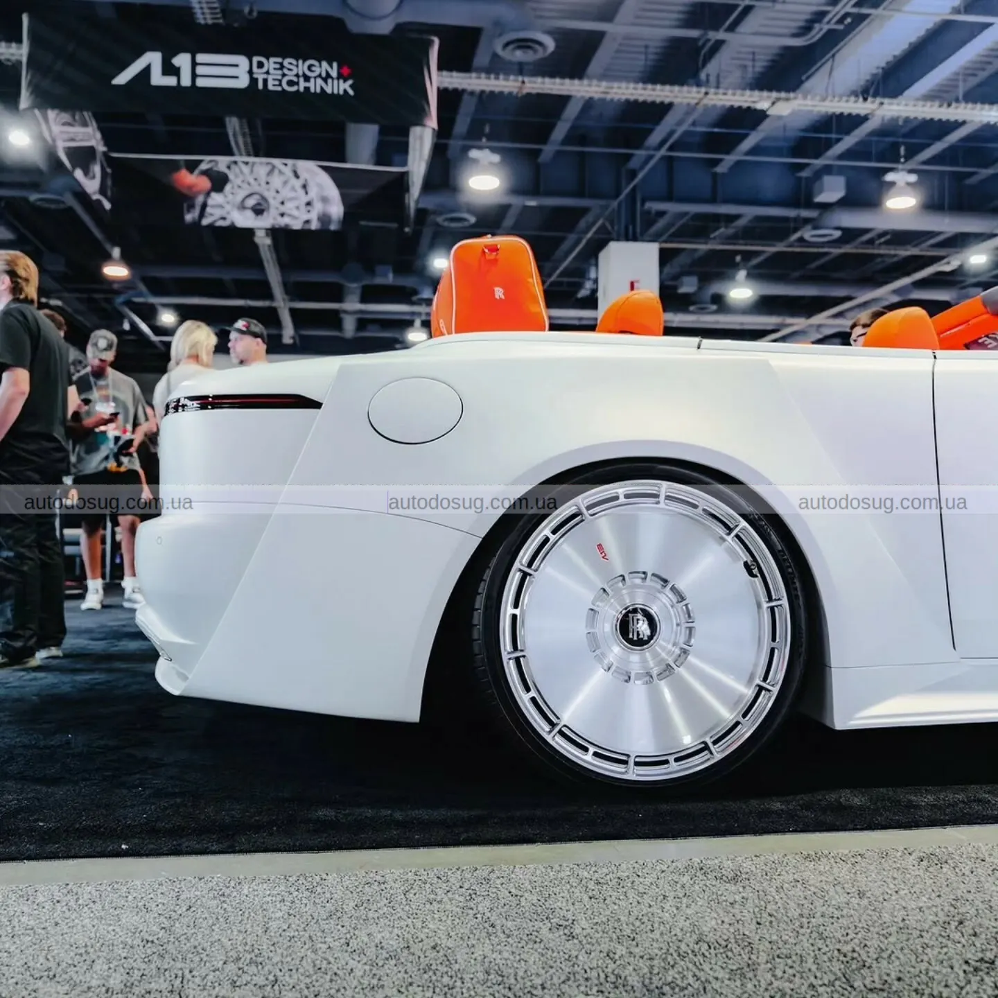 Rolls-Royce Dawn Venuum перетворив класичну розкіш у радикальний арт-об’єкт