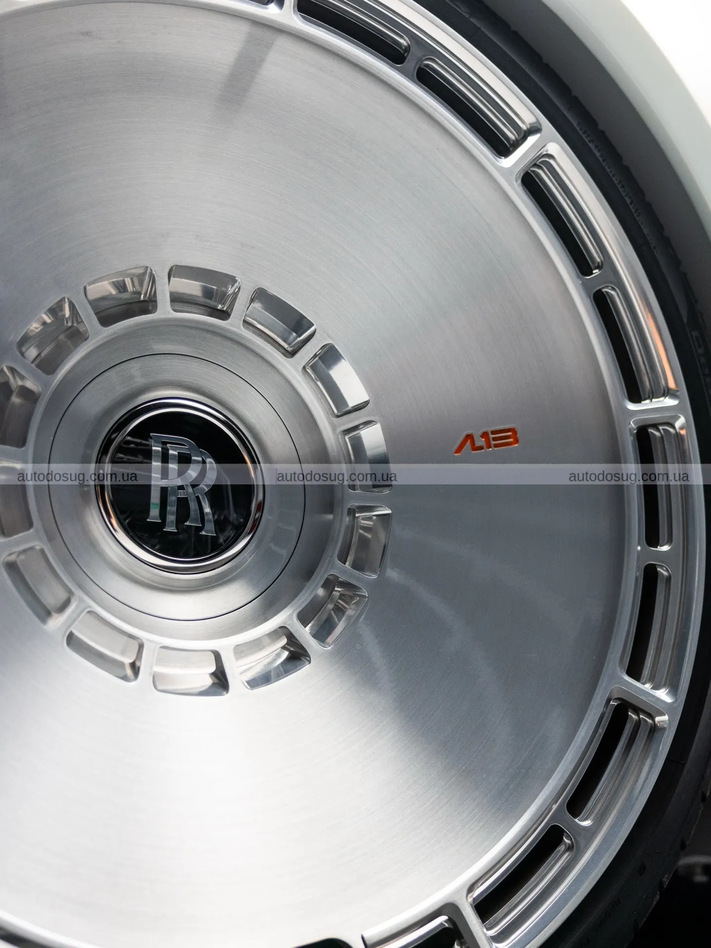 Rolls-Royce Dawn Venuum перетворив класичну розкіш у радикальний арт-об’єкт