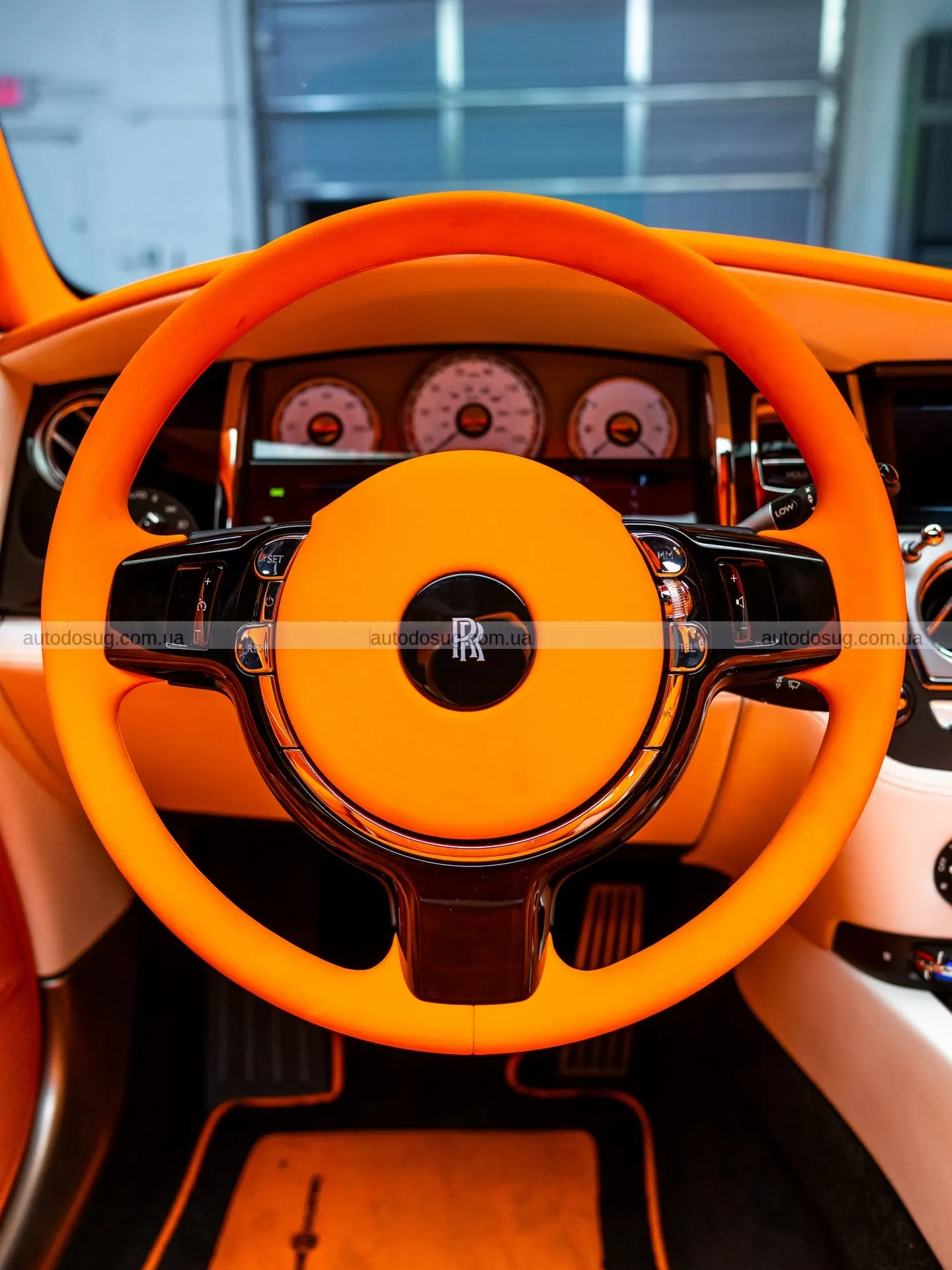 Rolls-Royce Dawn Venuum перетворив класичну розкіш у радикальний арт-об’єкт