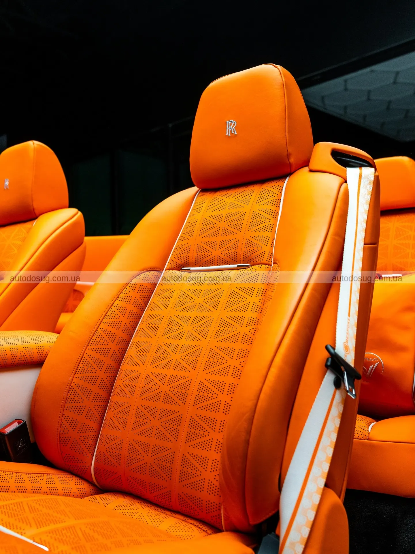 Rolls-Royce Dawn Venuum перетворив класичну розкіш у радикальний арт-об’єкт