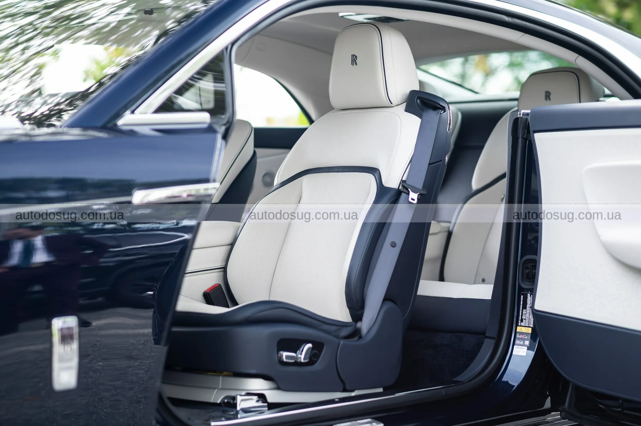 Rolls-Royce Spectre падає у вартості і ставить під сумнів сенс інвестувати в люксове EV