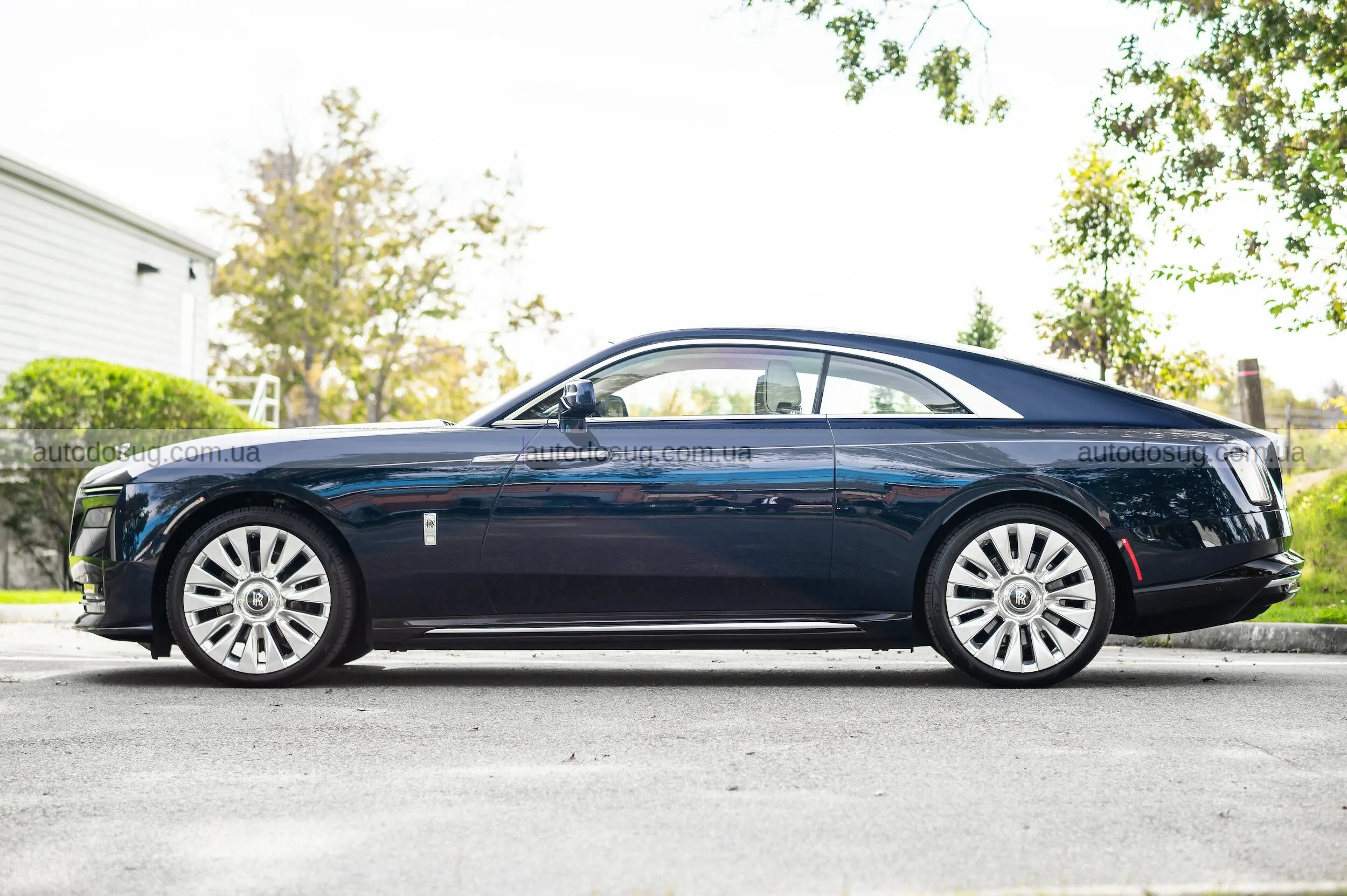 Rolls-Royce Spectre падає у вартості і ставить під сумнів сенс інвестувати в люксове EV