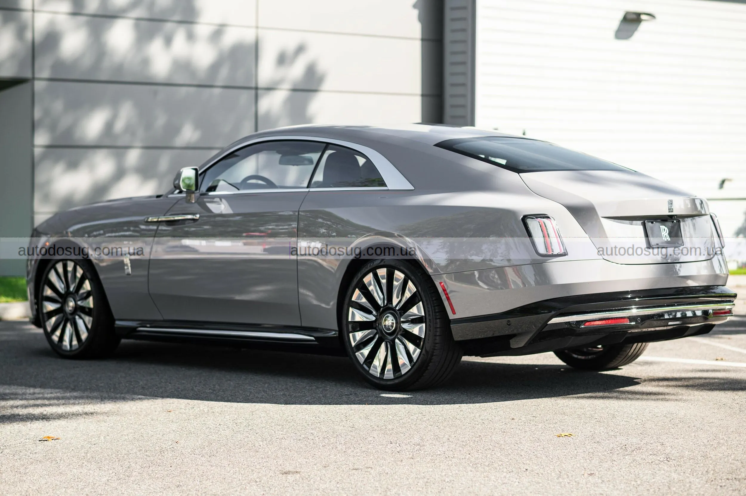 Rolls-Royce Spectre падає у вартості і ставить під сумнів сенс інвестувати в люксове EV