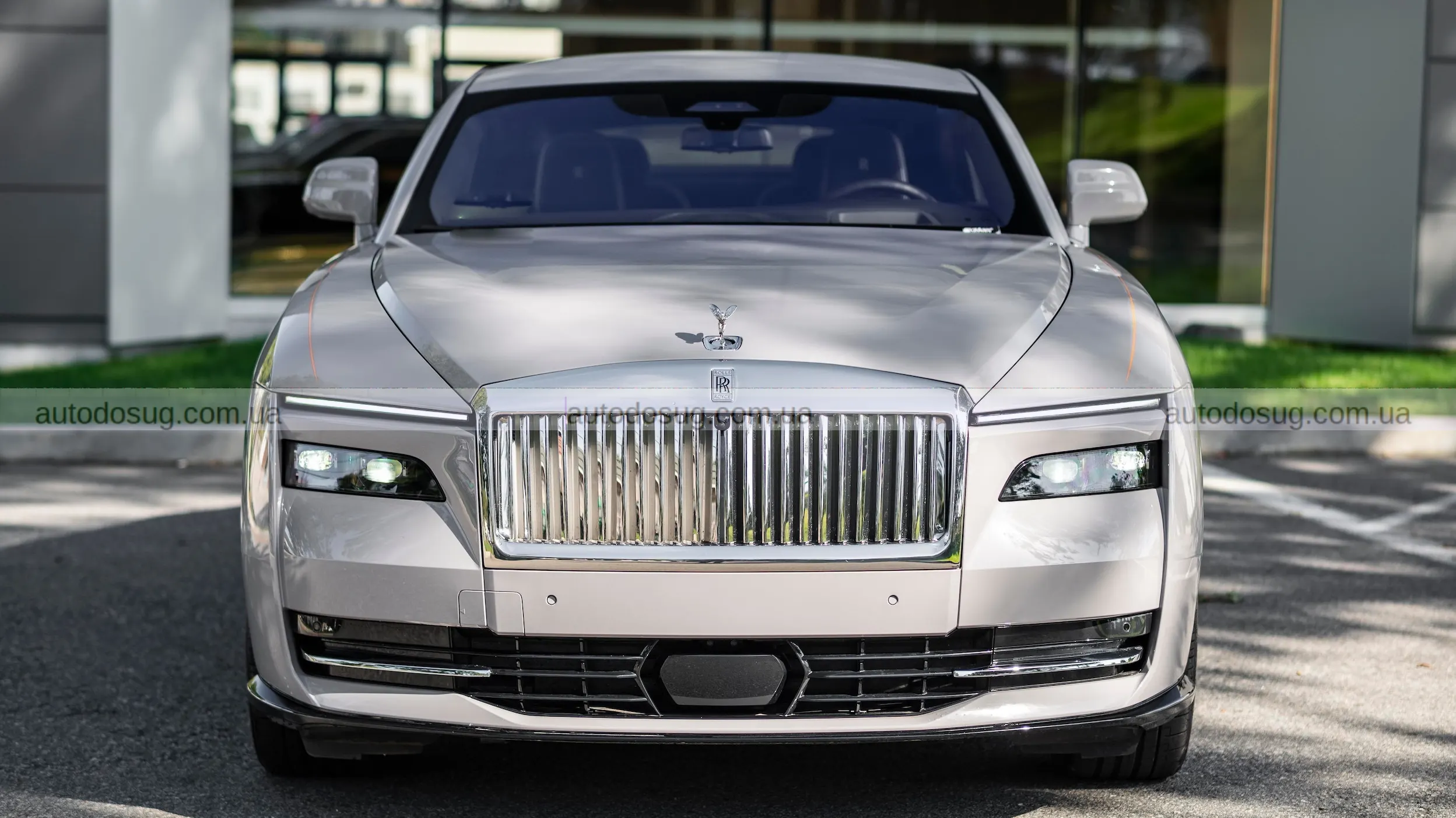 Rolls-Royce Spectre падає у вартості і ставить під сумнів сенс інвестувати в люксове EV