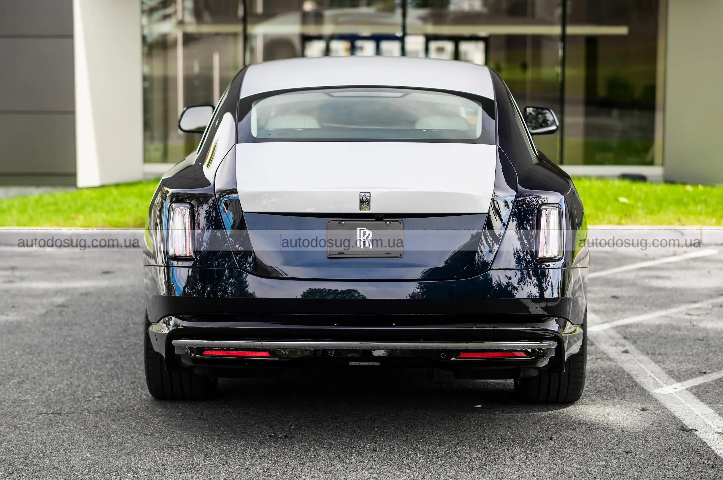 Rolls-Royce Spectre падає у вартості і ставить під сумнів сенс інвестувати в люксове EV