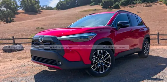 Toyota Corolla Cross 2026 року схожа на RAV4 нового покоління