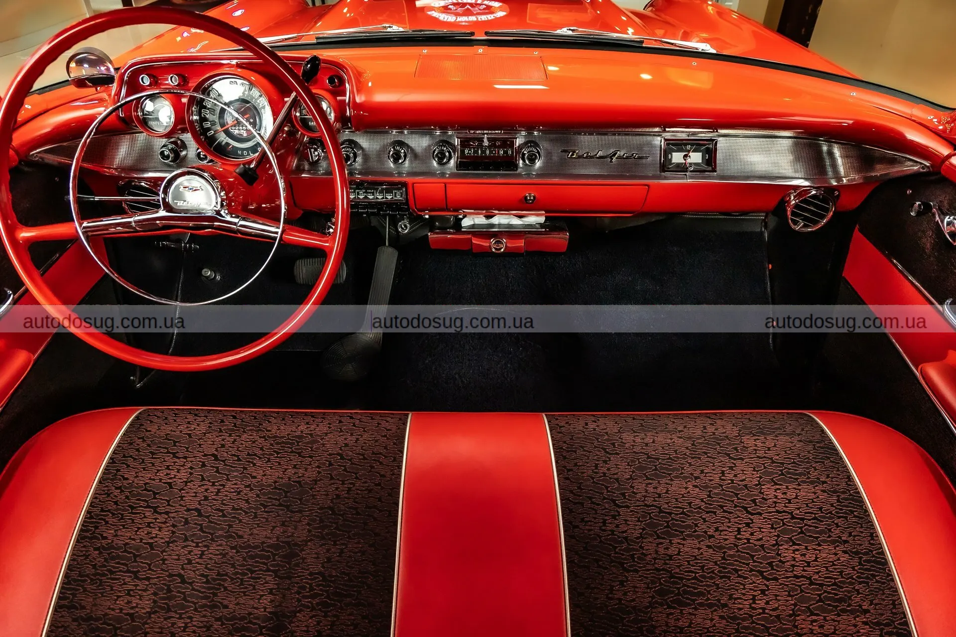 Цей класичний Chevrolet стає вірусним завдяки тому, що жоден сучасний автомобіль не може повторити