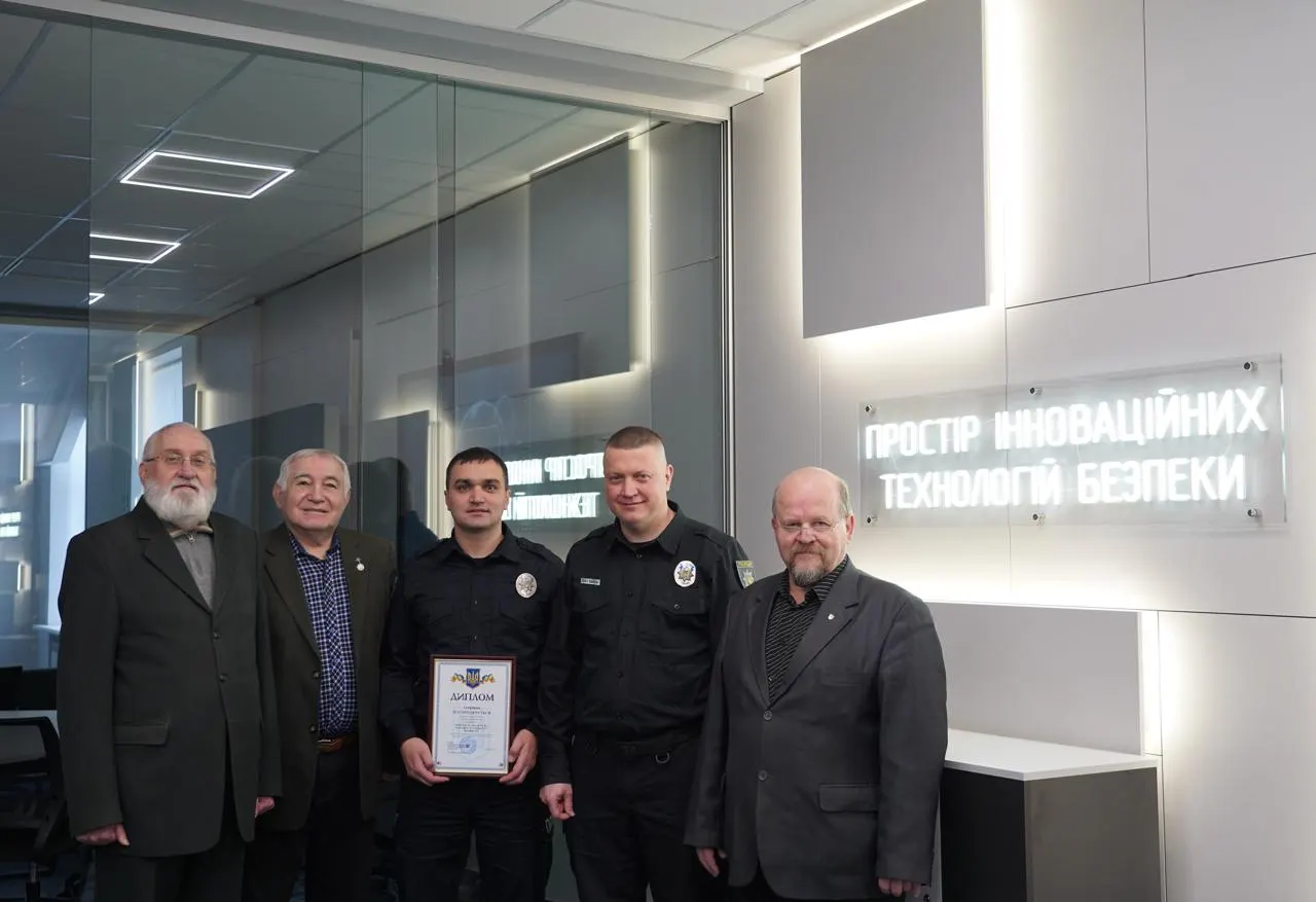 Українські фахівці створили новий спосіб гасіння пожеж електромобілів