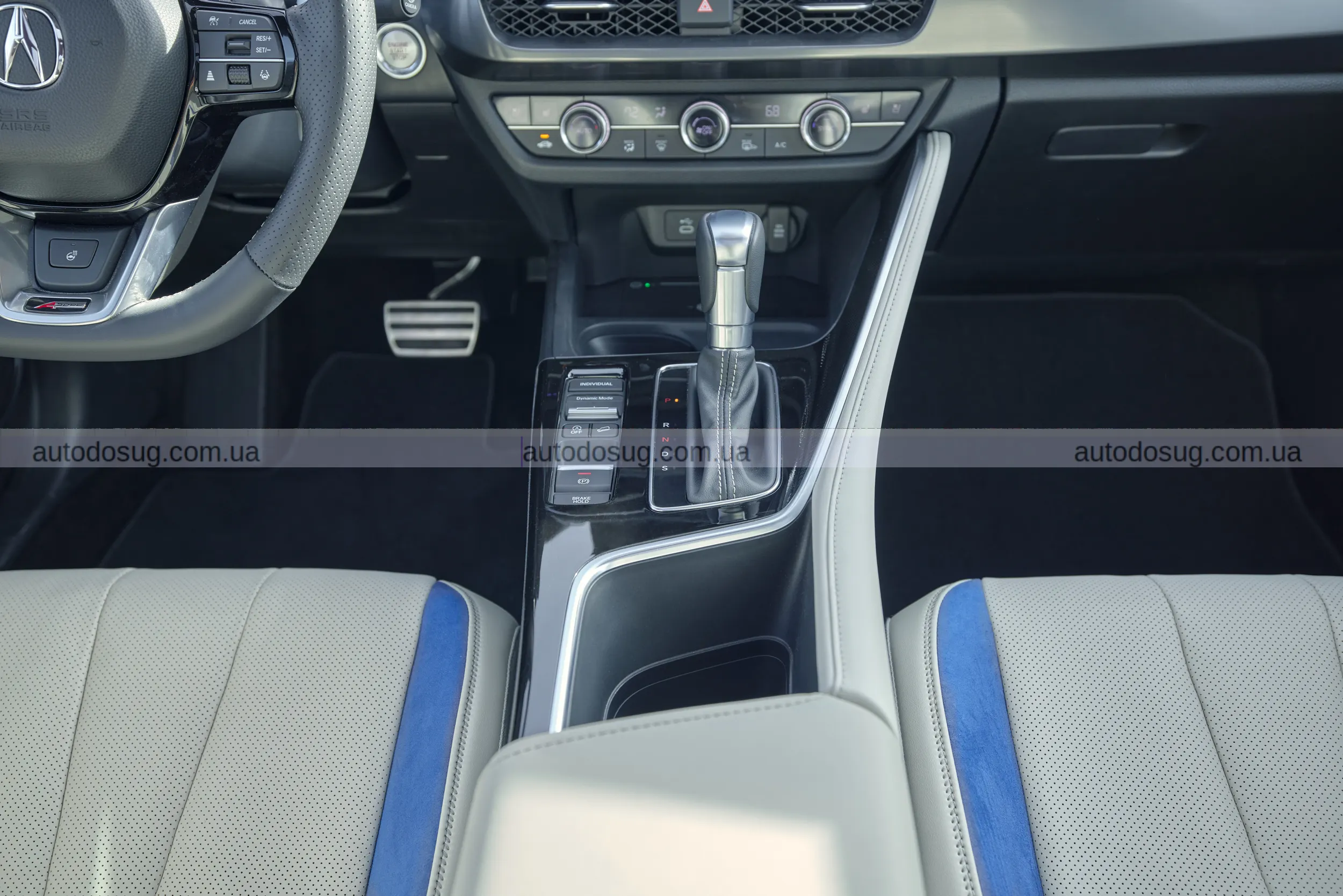 Acura ADX 2026 року надходить до дилерів з новим кольором фарби