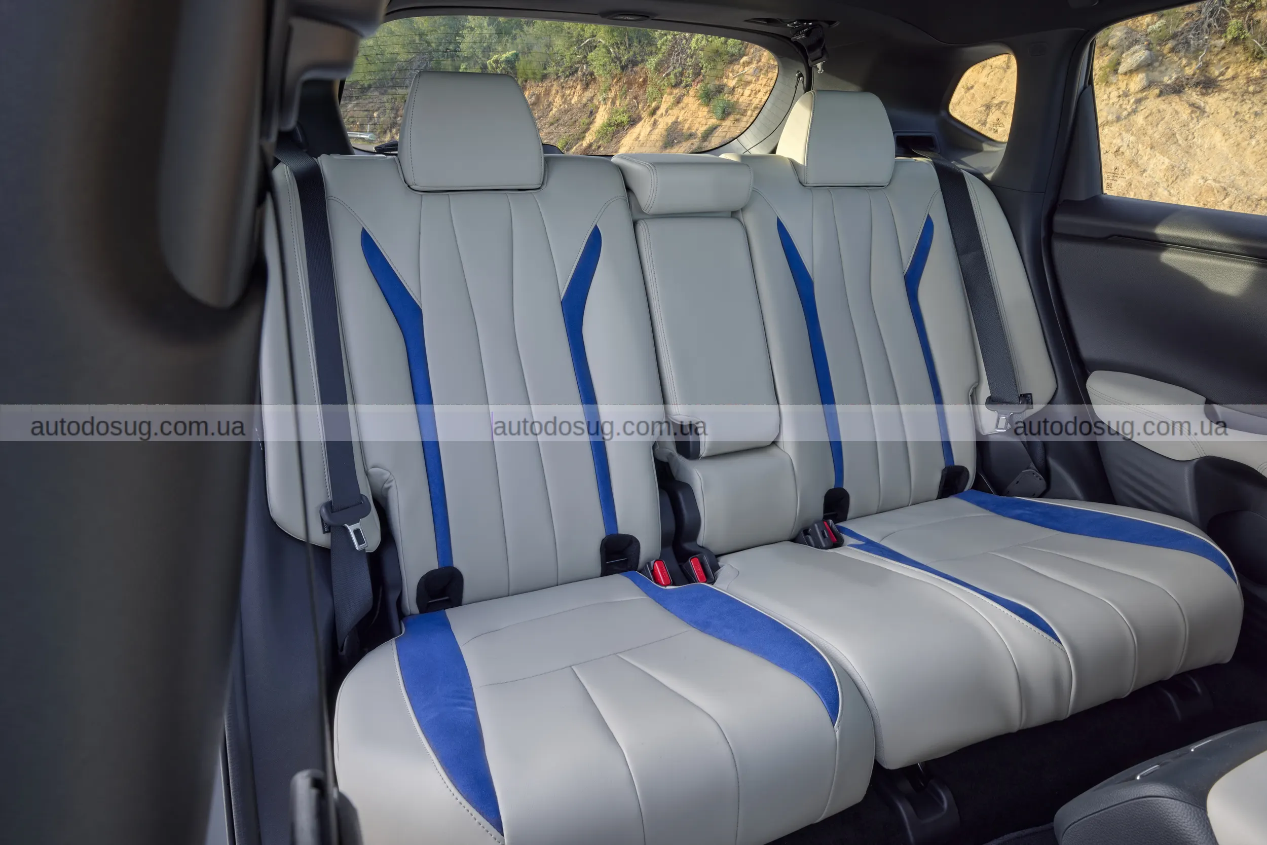 Acura ADX 2026 року надходить до дилерів з новим кольором фарби