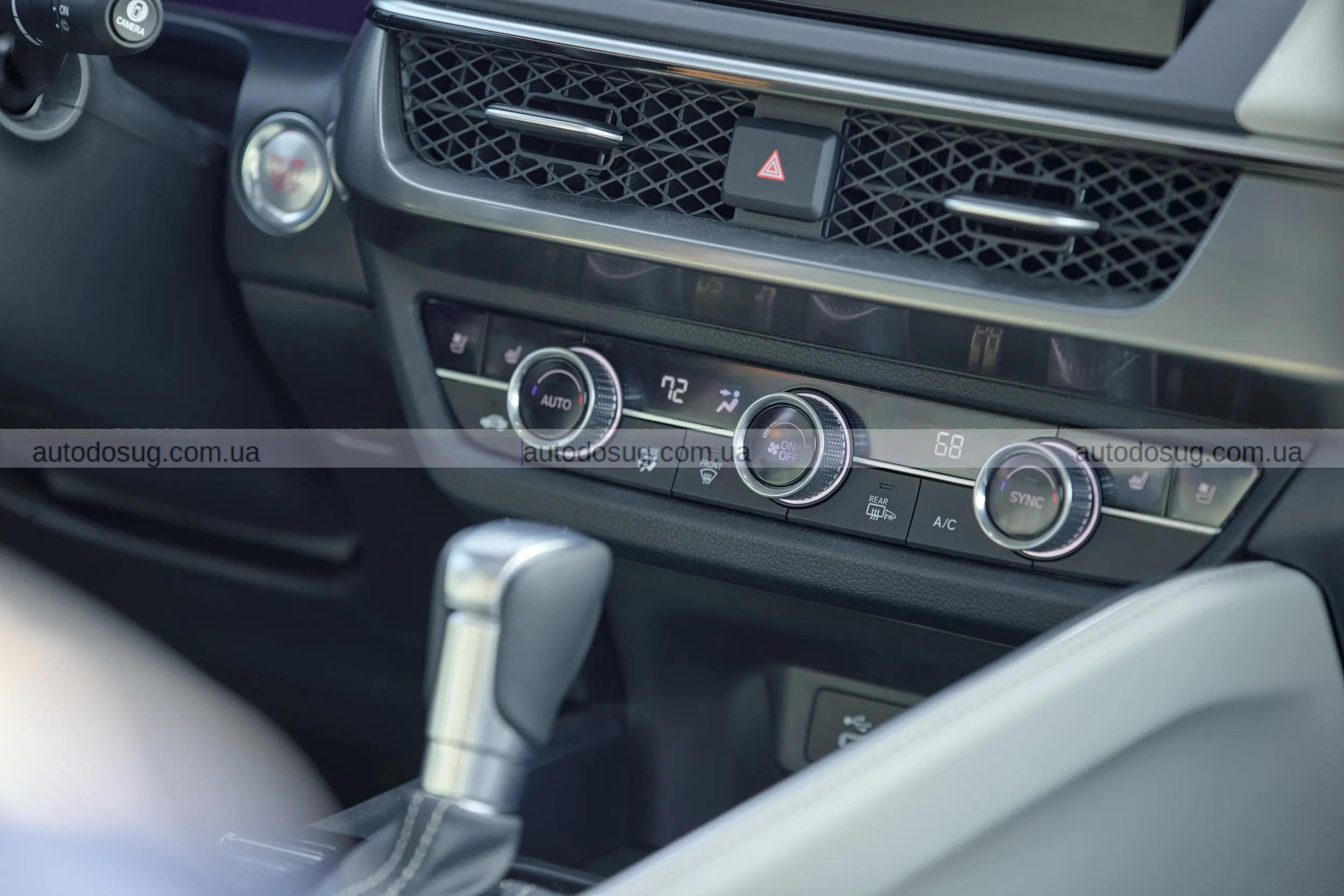 Acura ADX 2026 року надходить до дилерів з новим кольором фарби