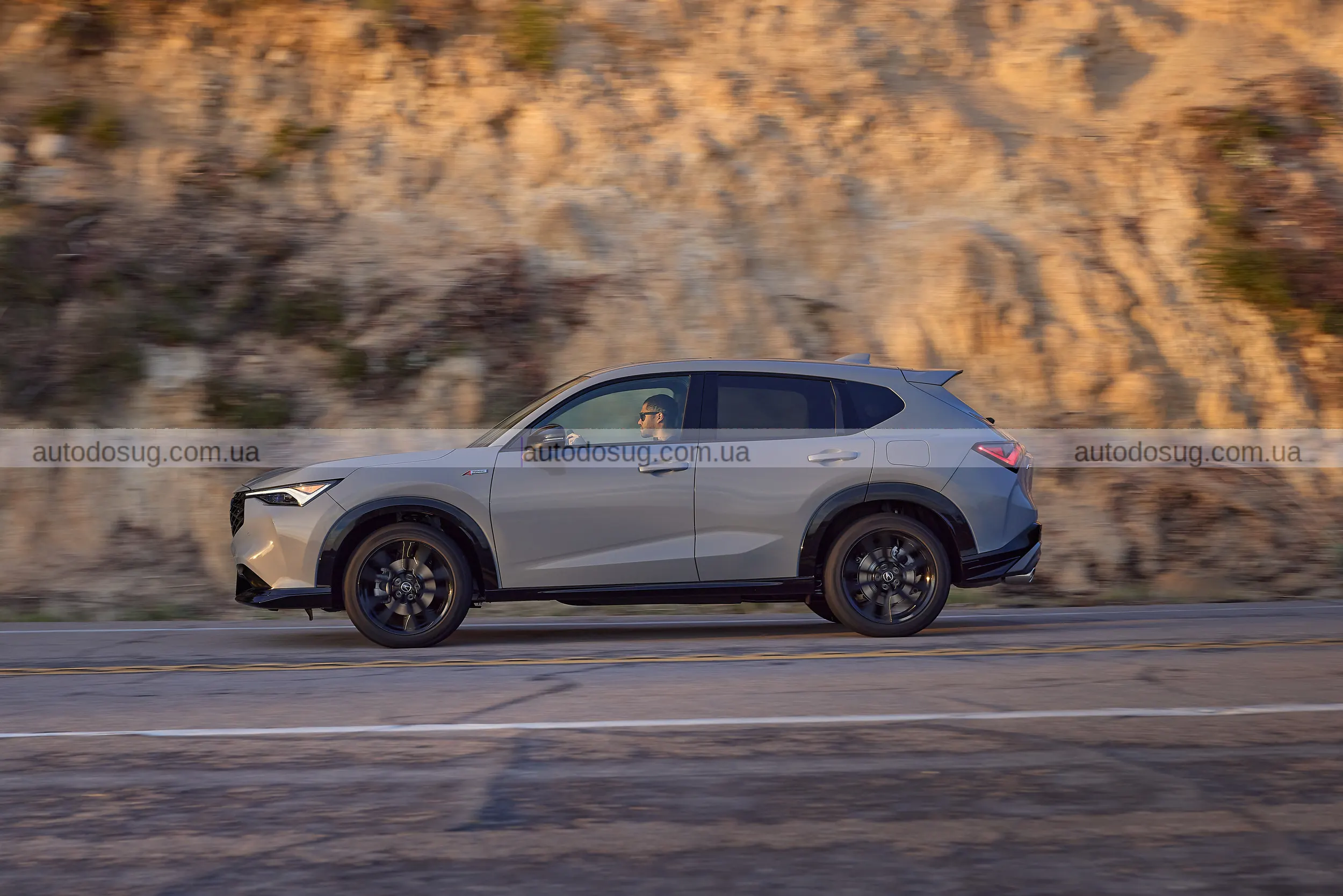 Acura ADX 2026 року надходить до дилерів з новим кольором фарби