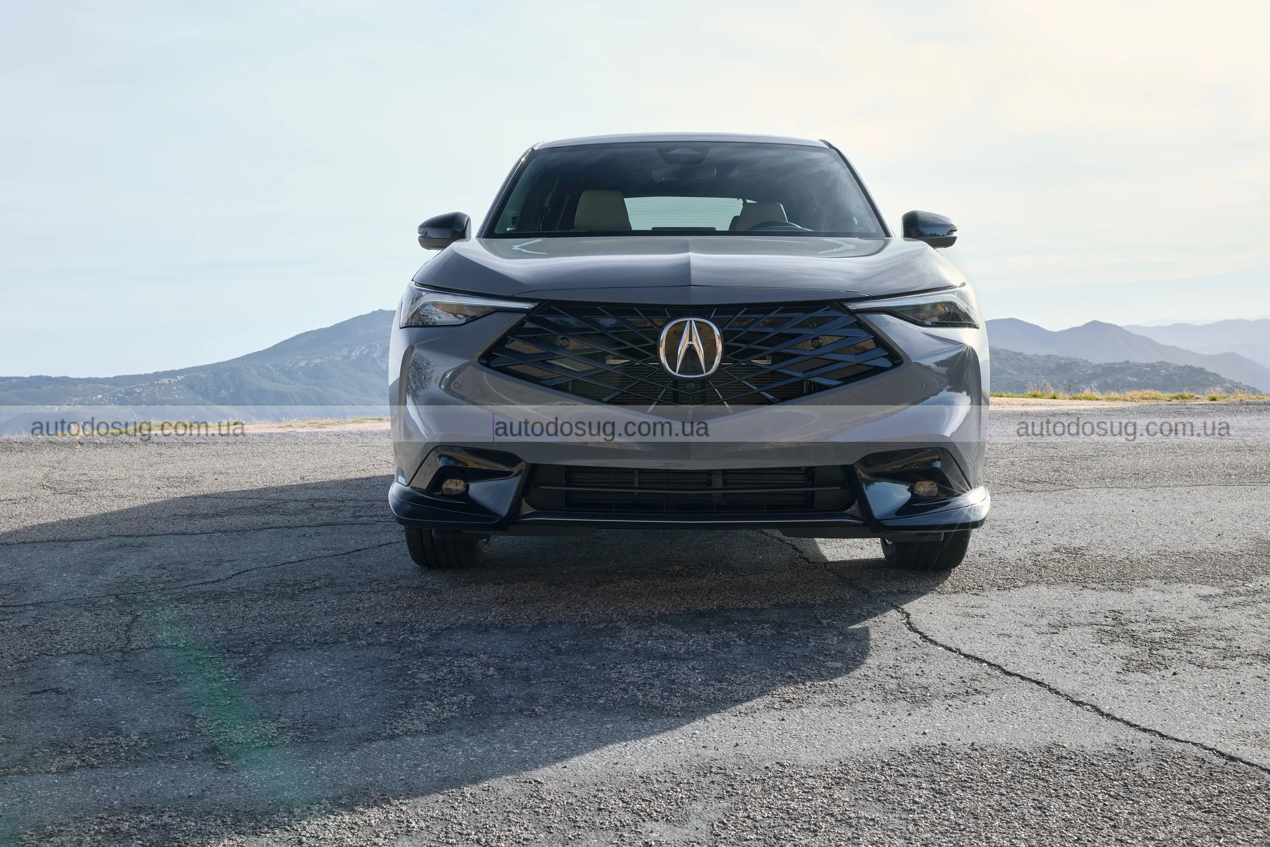 Acura ADX 2026 року надходить до дилерів з новим кольором фарби