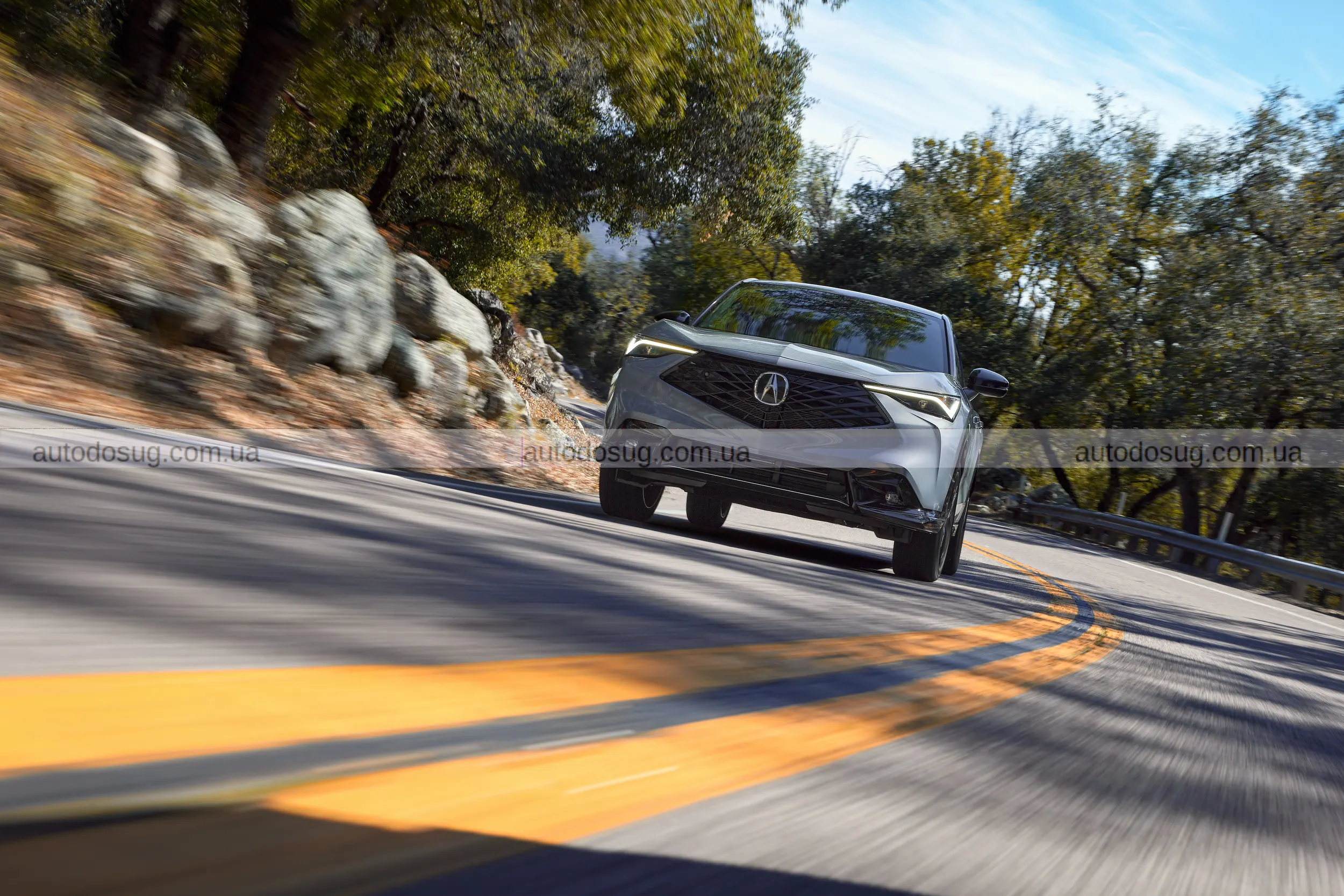 Acura ADX 2026 року надходить до дилерів з новим кольором фарби