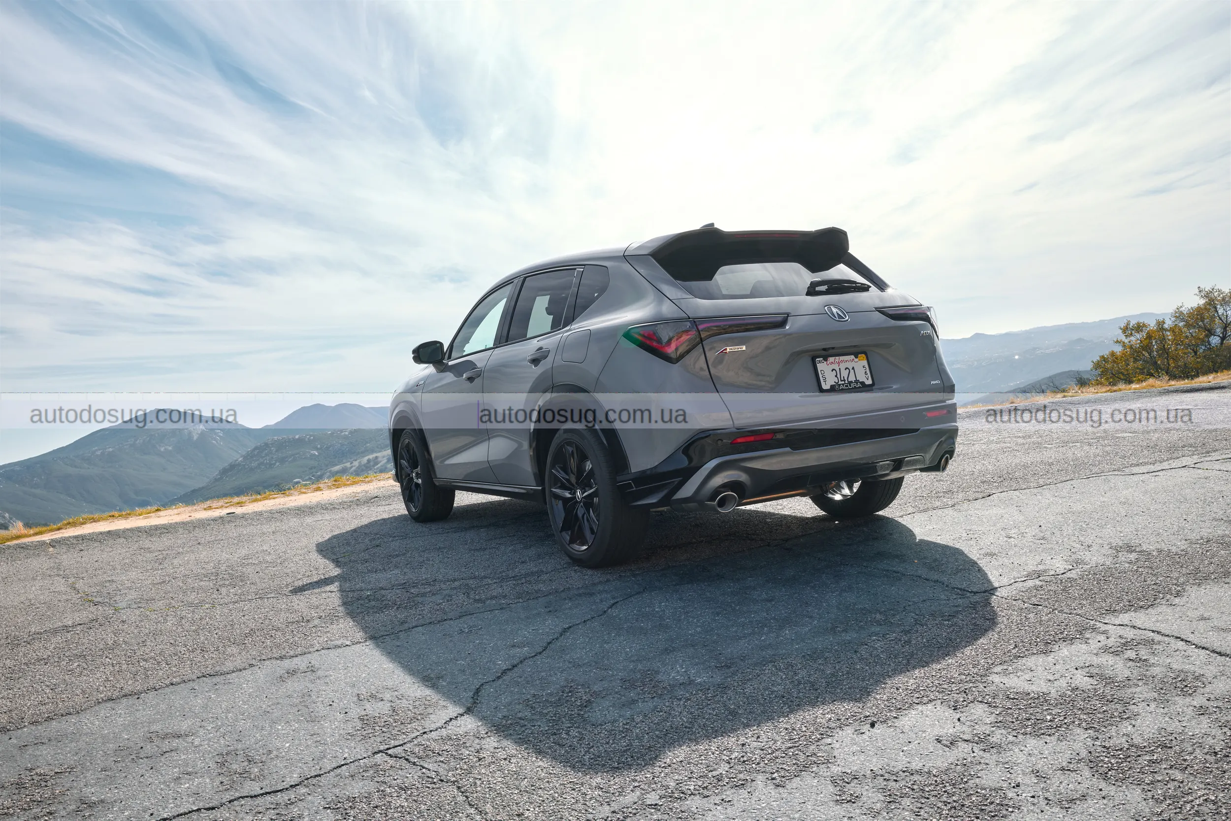 Acura ADX 2026 року надходить до дилерів з новим кольором фарби