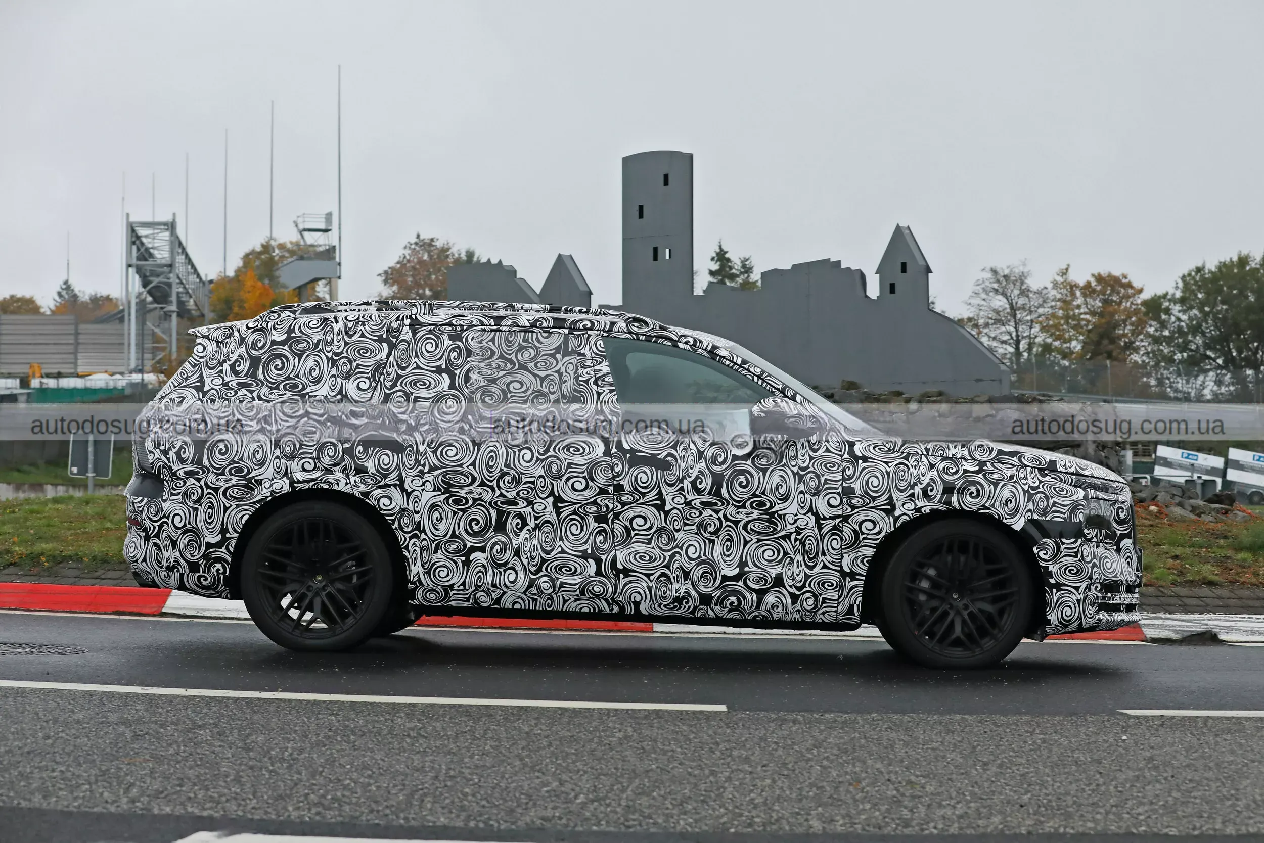 Audi готує флагманський SUV Q9