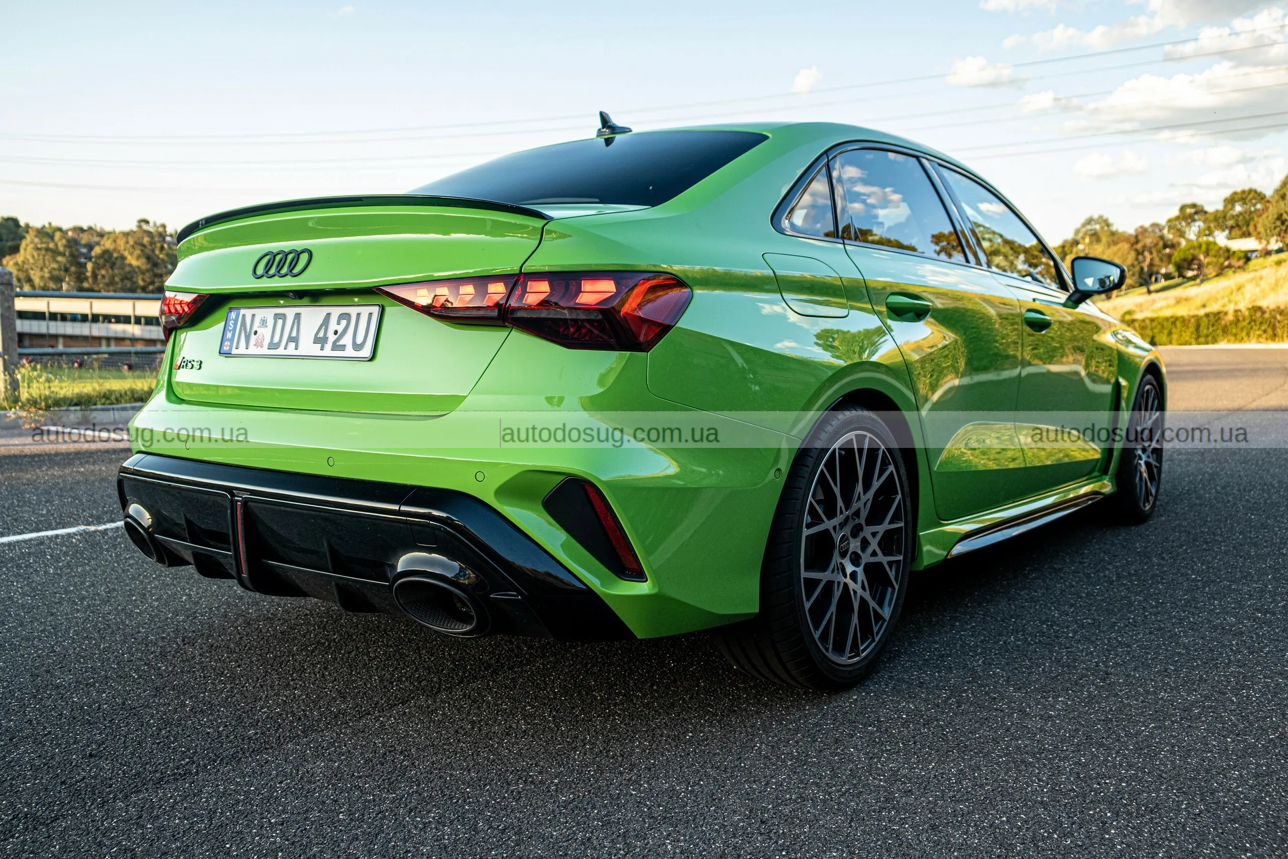 Audi RS3 Sedan 2026 виглядає як маленький монстр із великим духом