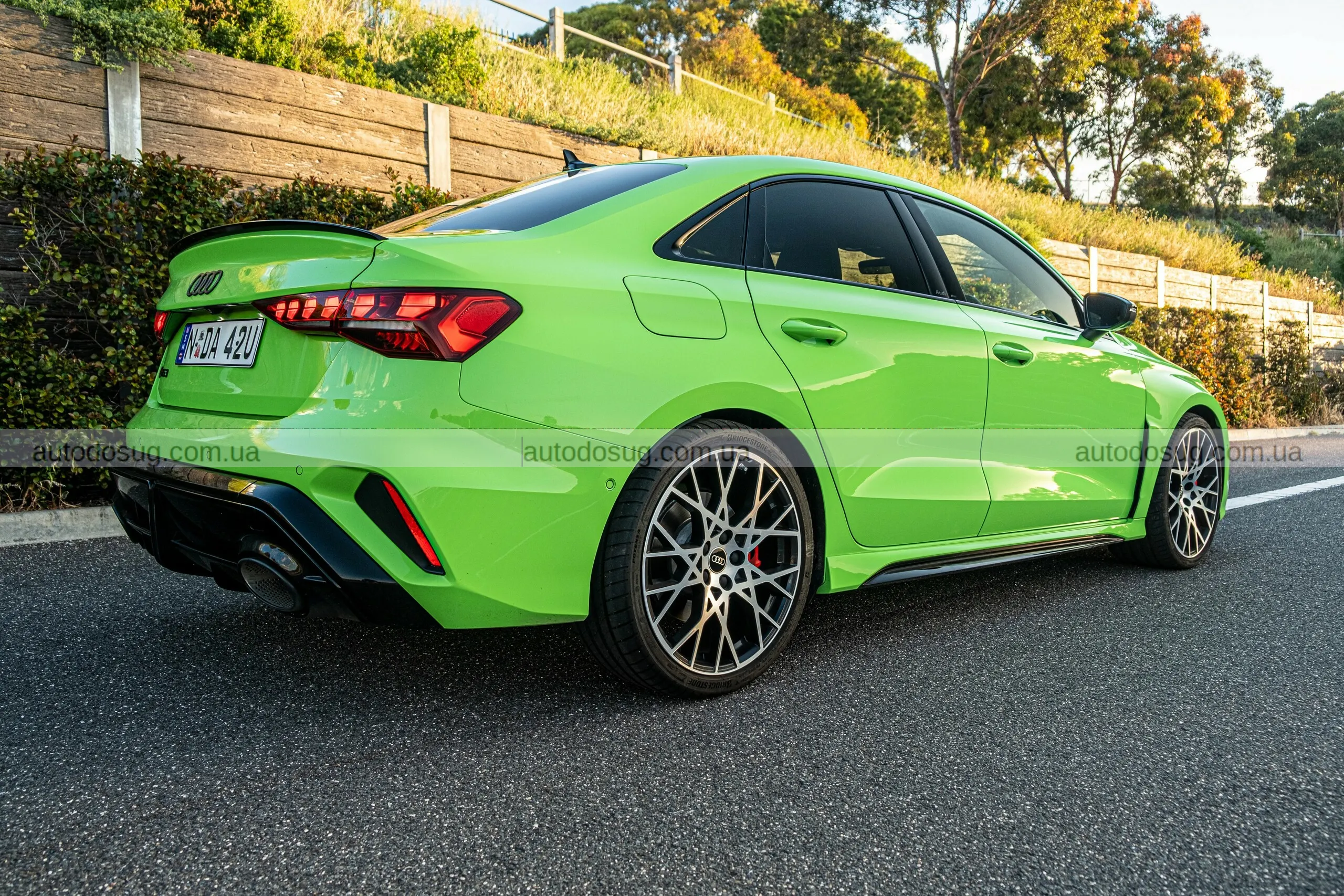 Audi RS3 Sedan 2026 виглядає як маленький монстр із великим духом