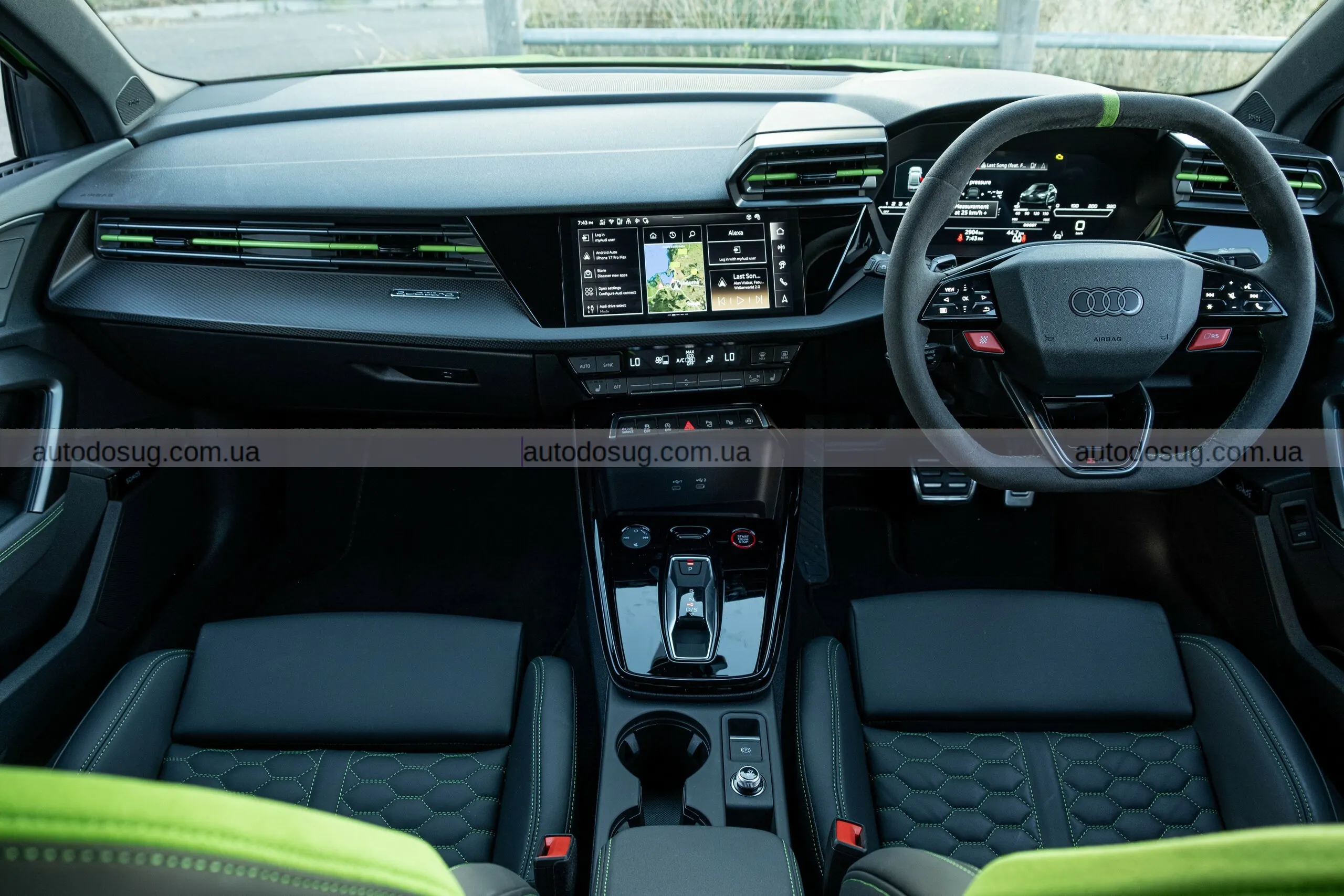 Audi RS3 Sedan 2026 виглядає як маленький монстр із великим духом