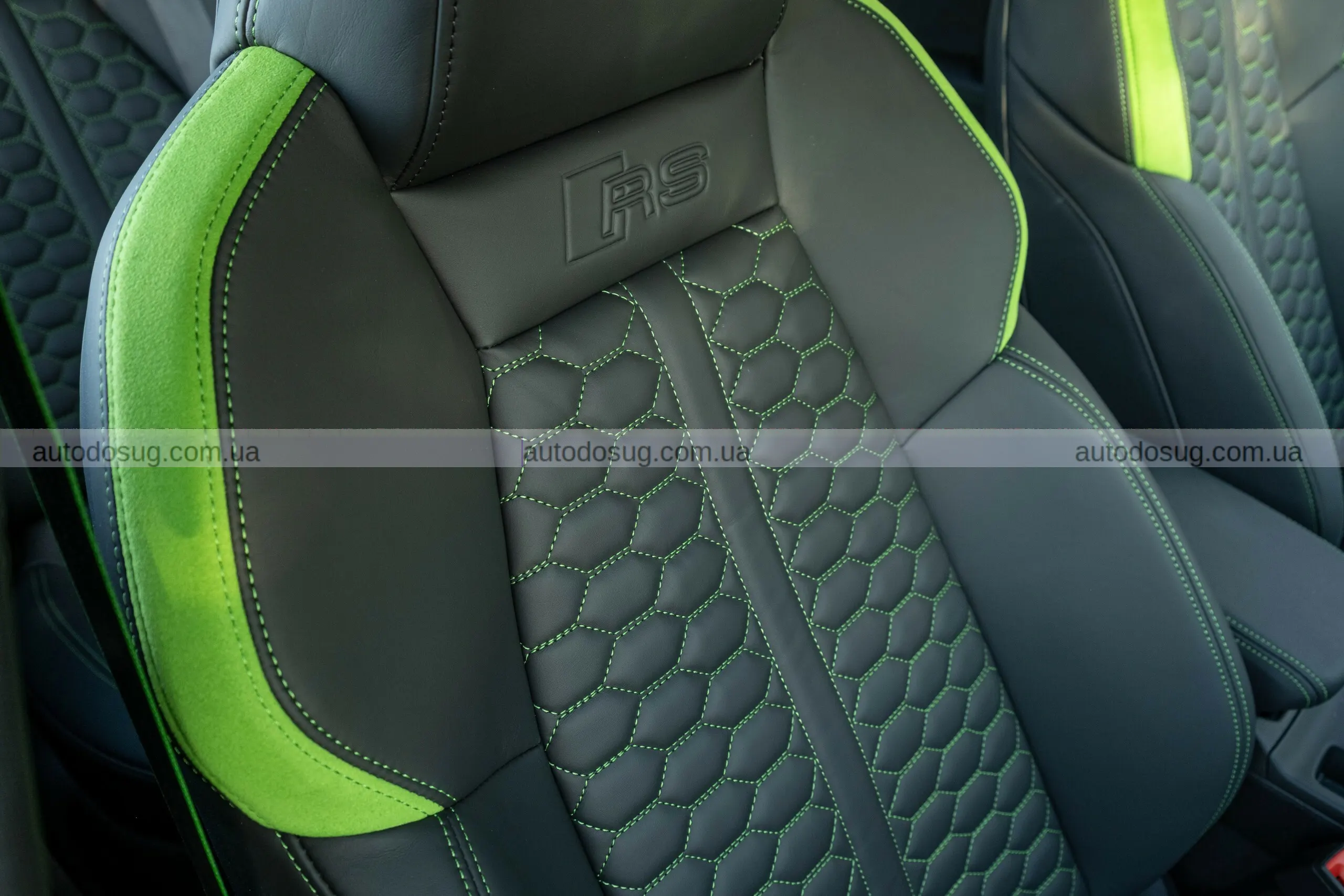 Audi RS3 Sedan 2026 виглядає як маленький монстр із великим духом