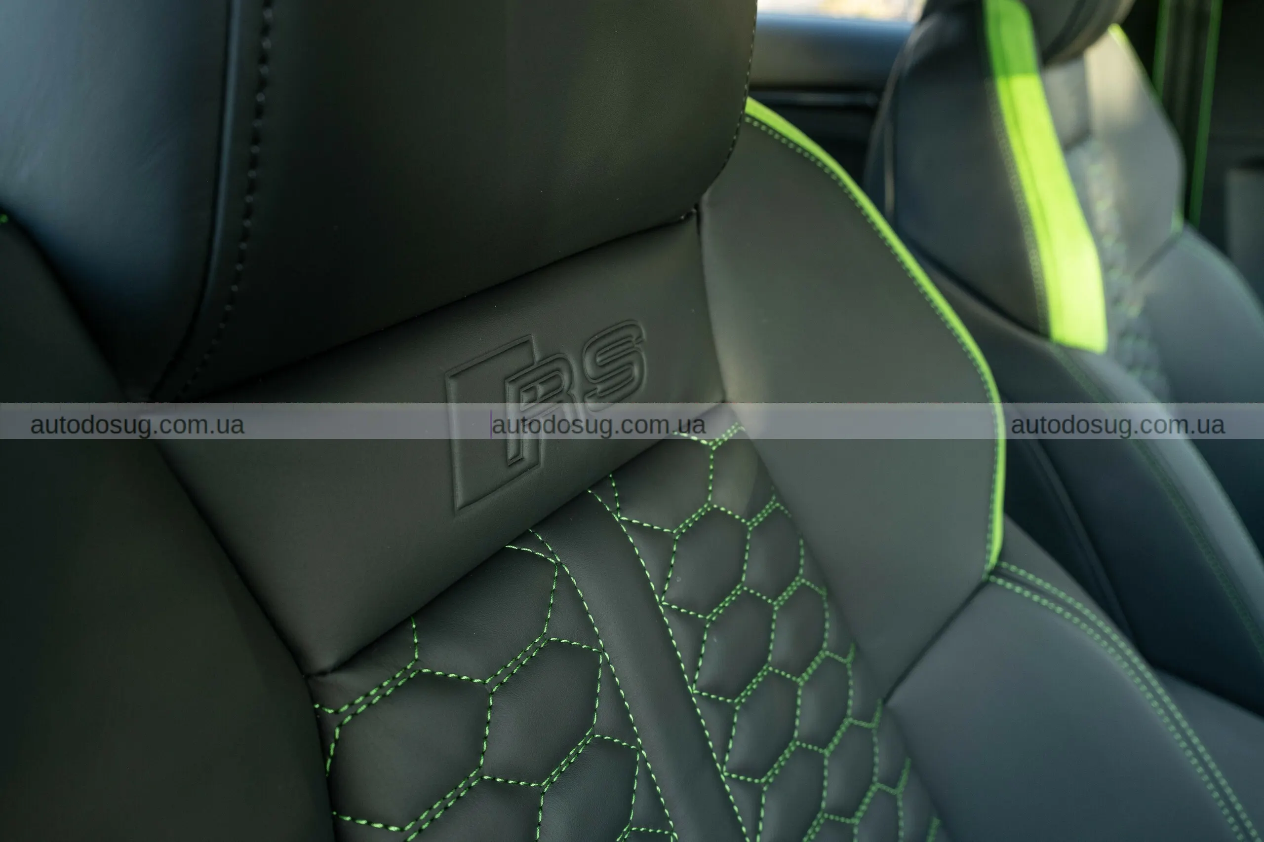 Audi RS3 Sedan 2026 виглядає як маленький монстр із великим духом