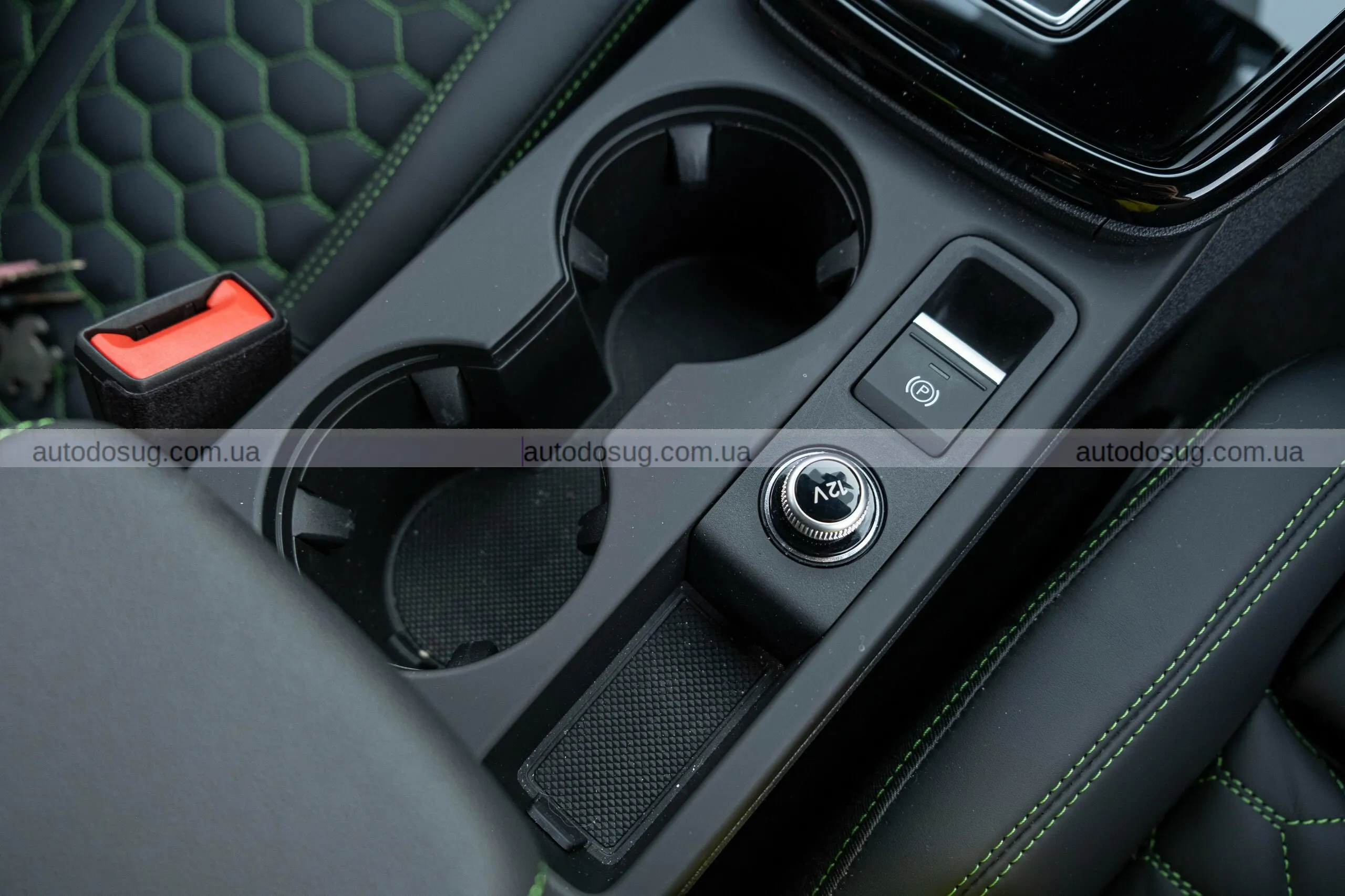 Audi RS3 Sedan 2026 виглядає як маленький монстр із великим духом