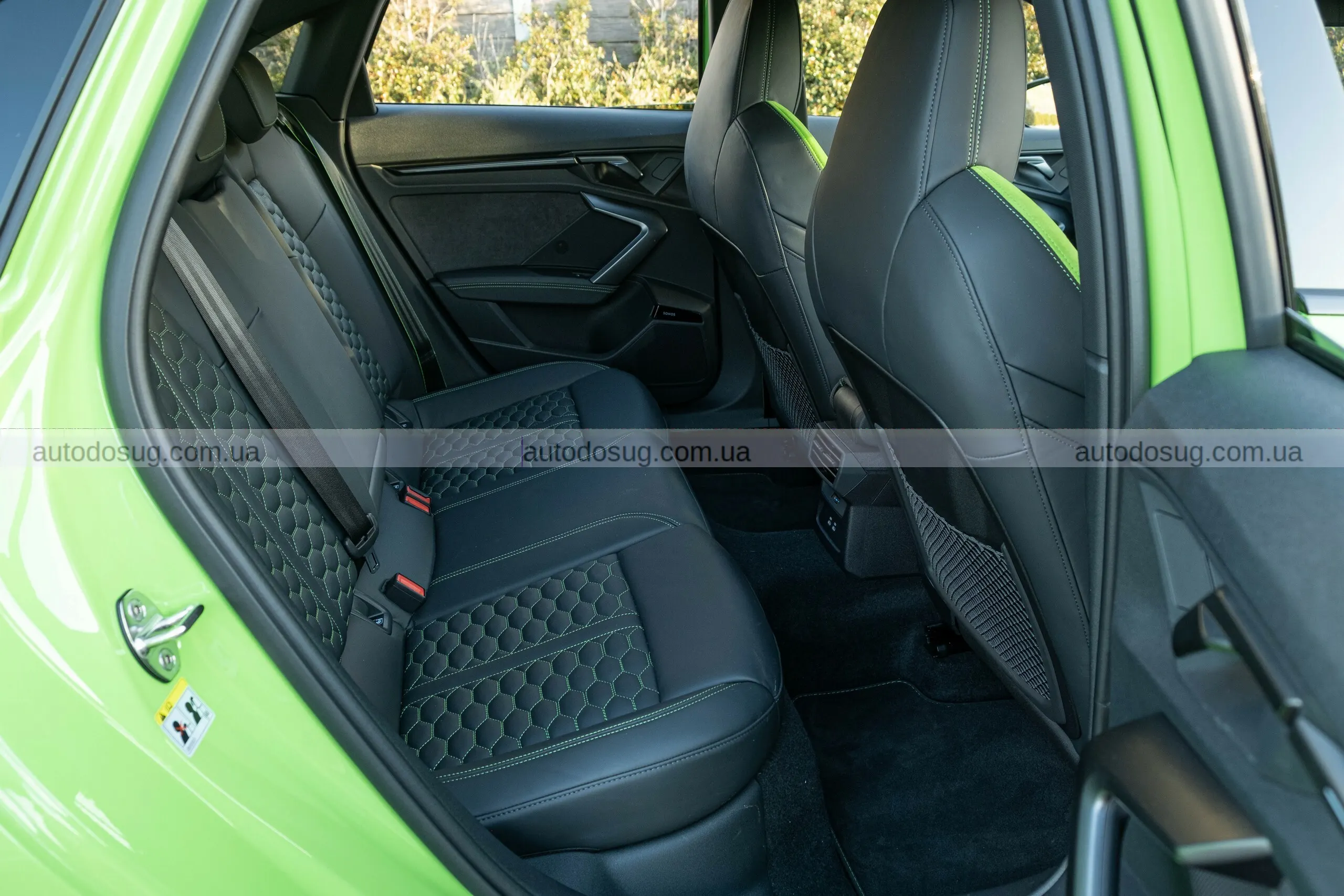 Audi RS3 Sedan 2026 виглядає як маленький монстр із великим духом