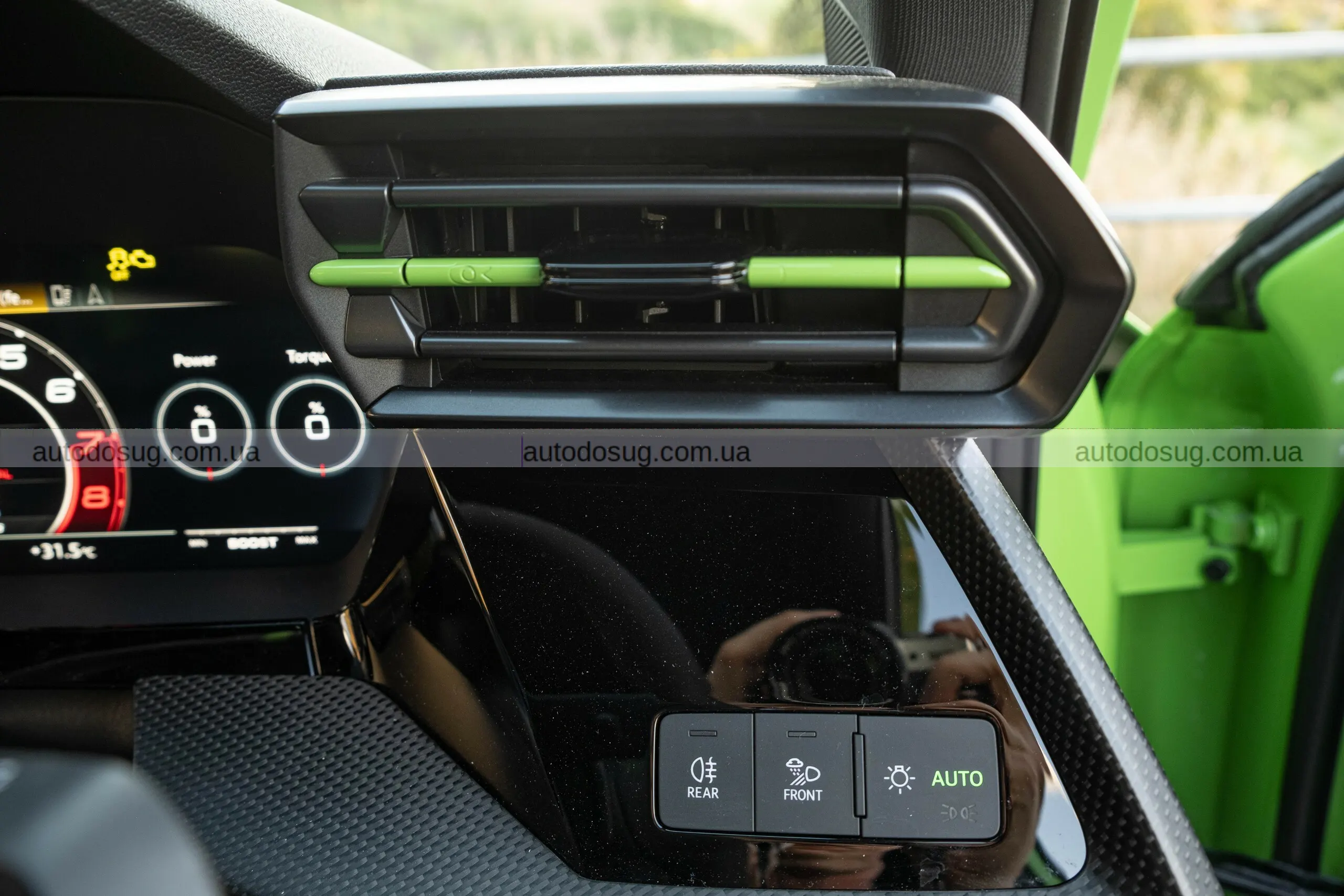 Audi RS3 Sedan 2026 виглядає як маленький монстр із великим духом