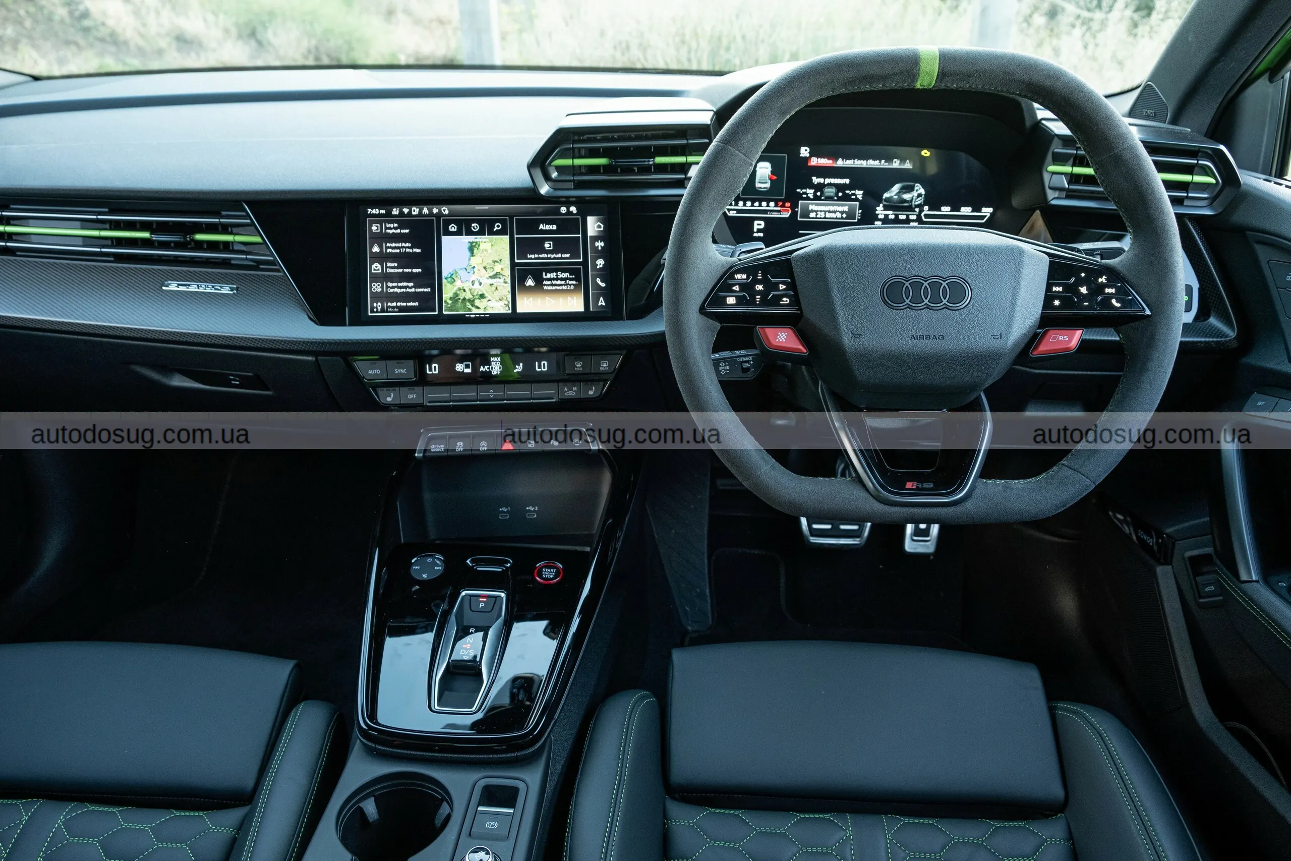 Audi RS3 Sedan 2026 виглядає як маленький монстр із великим духом