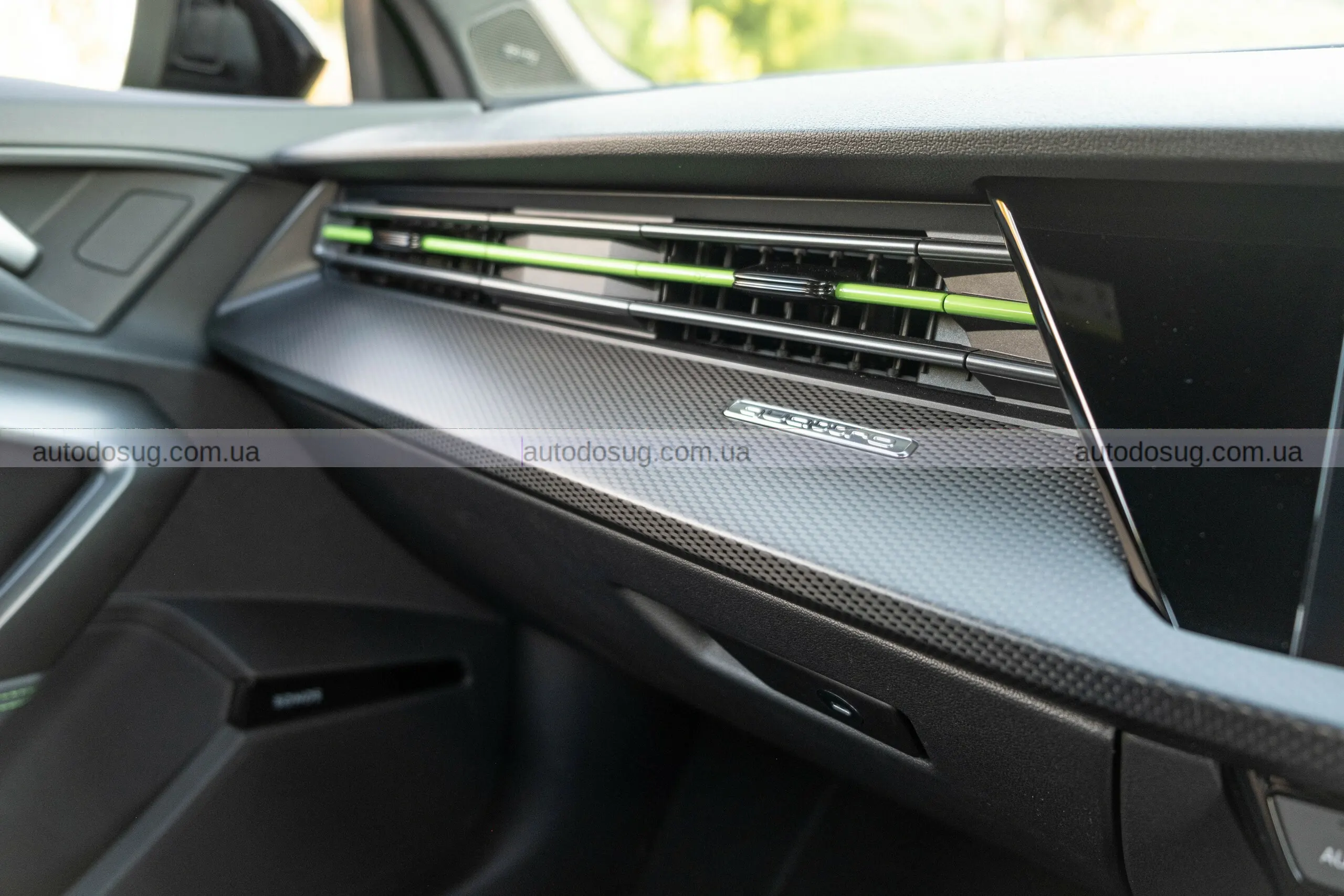 Audi RS3 Sedan 2026 виглядає як маленький монстр із великим духом